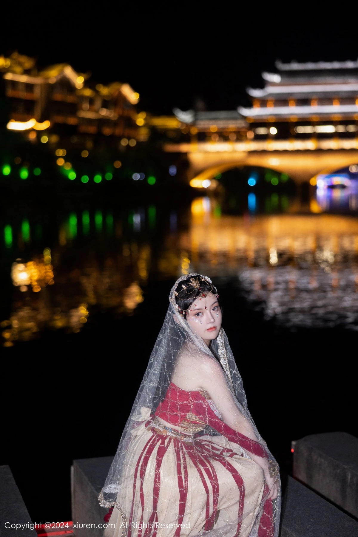 [[XiuRen秀人网]秀人网]No.8349_模特豆瓣酱性感红色薄纱西域服饰半脱秀丰腴身材撩人诱惑写真82P