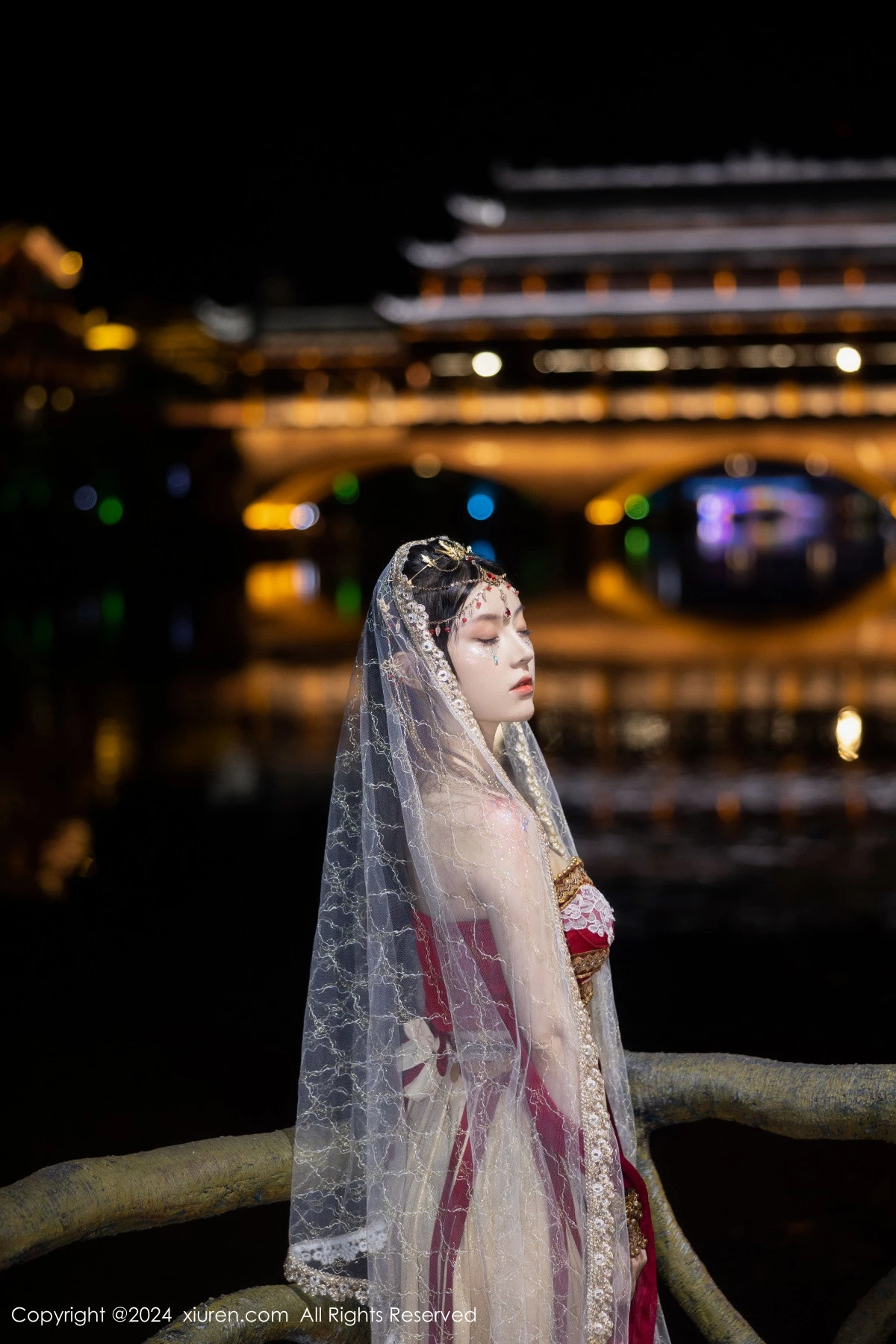 [[XiuRen秀人网]秀人网]No.8349_模特豆瓣酱性感红色薄纱西域服饰半脱秀丰腴身材撩人诱惑写真82P