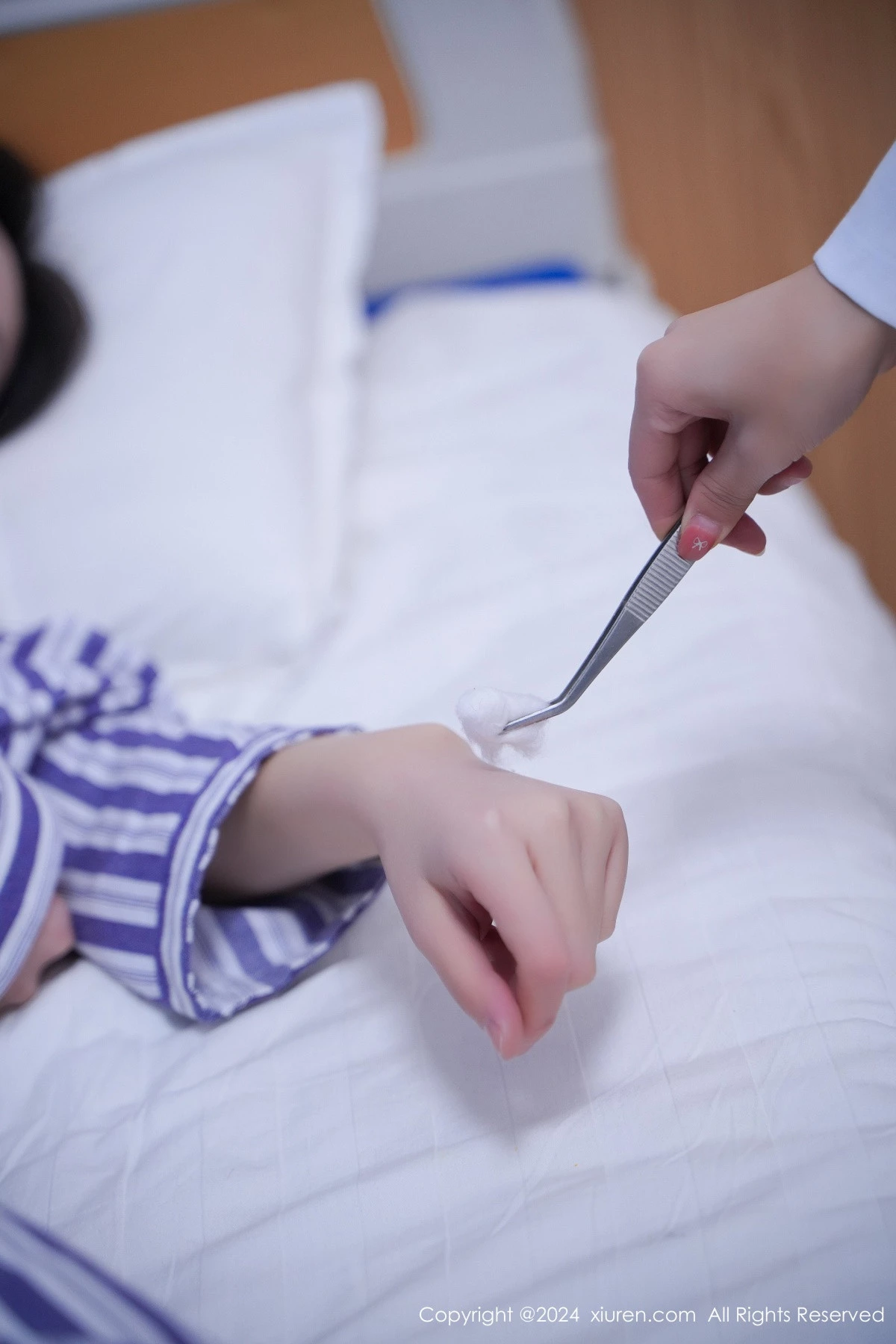 [[XiuRen秀人网]秀人网]No.8346_女神Carol周妍希X角色扮演患者服配开档肉丝秀丰满身材诱惑写真72P