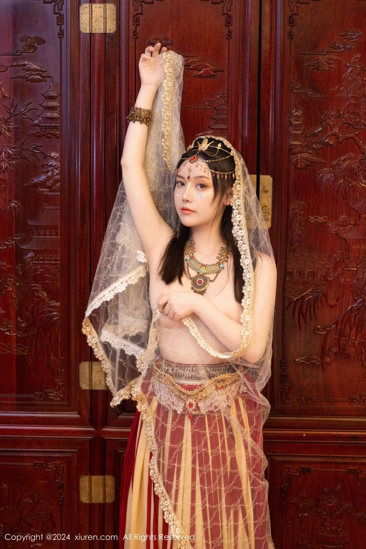 [[XiuRen秀人网]秀人网]No.8349_模特豆瓣酱性感红色薄纱西域服饰半脱秀丰腴身材撩人诱惑写真82P