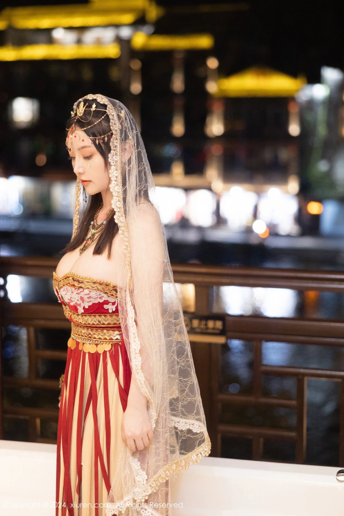 [[XiuRen秀人网]秀人网]No.8349_模特豆瓣酱性感红色薄纱西域服饰半脱秀丰腴身材撩人诱惑写真82P