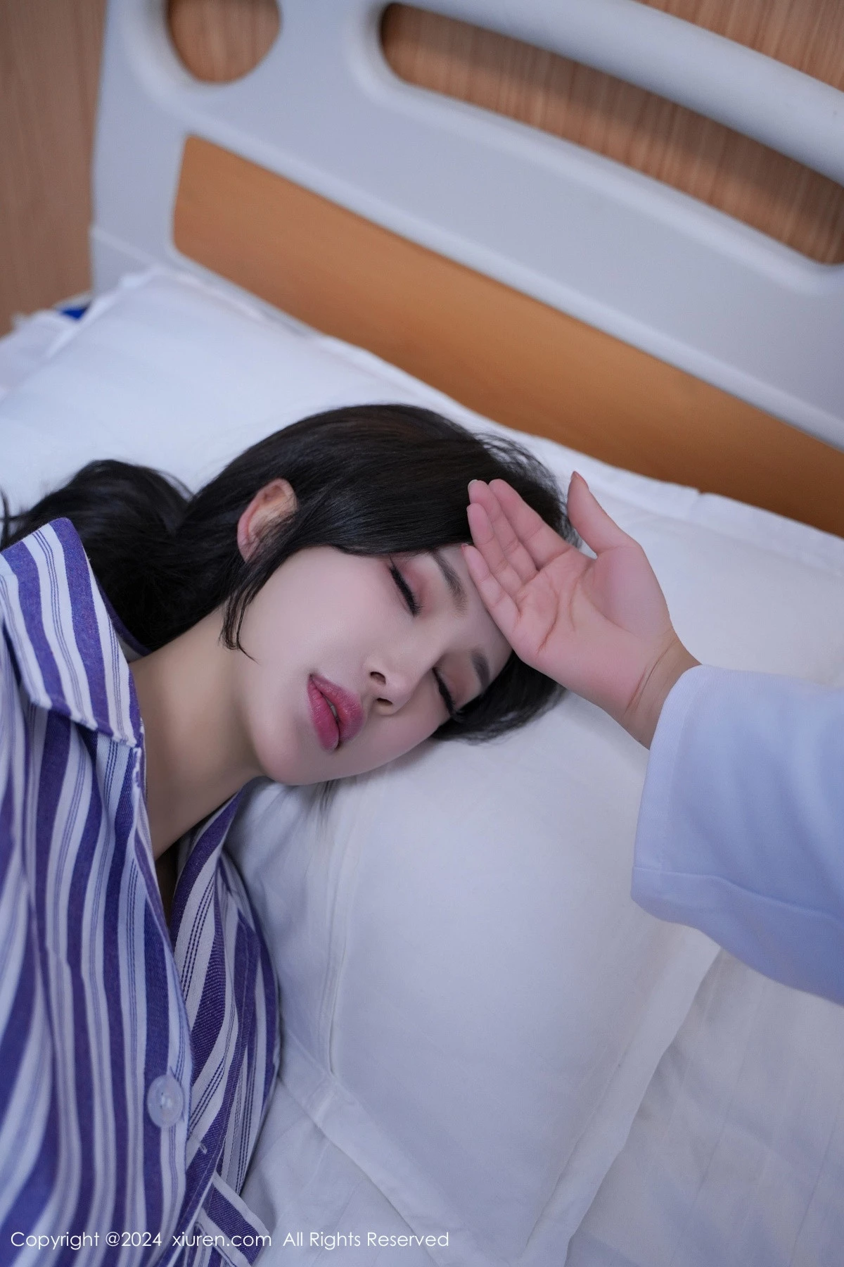 [[XiuRen秀人网]秀人网]No.8346_女神Carol周妍希X角色扮演患者服配开档肉丝秀丰满身材诱惑写真72P