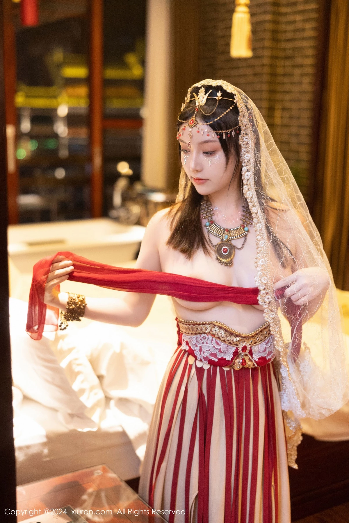 [[XiuRen秀人网]秀人网]No.8349_模特豆瓣酱性感红色薄纱西域服饰半脱秀丰腴身材撩人诱惑写真82P