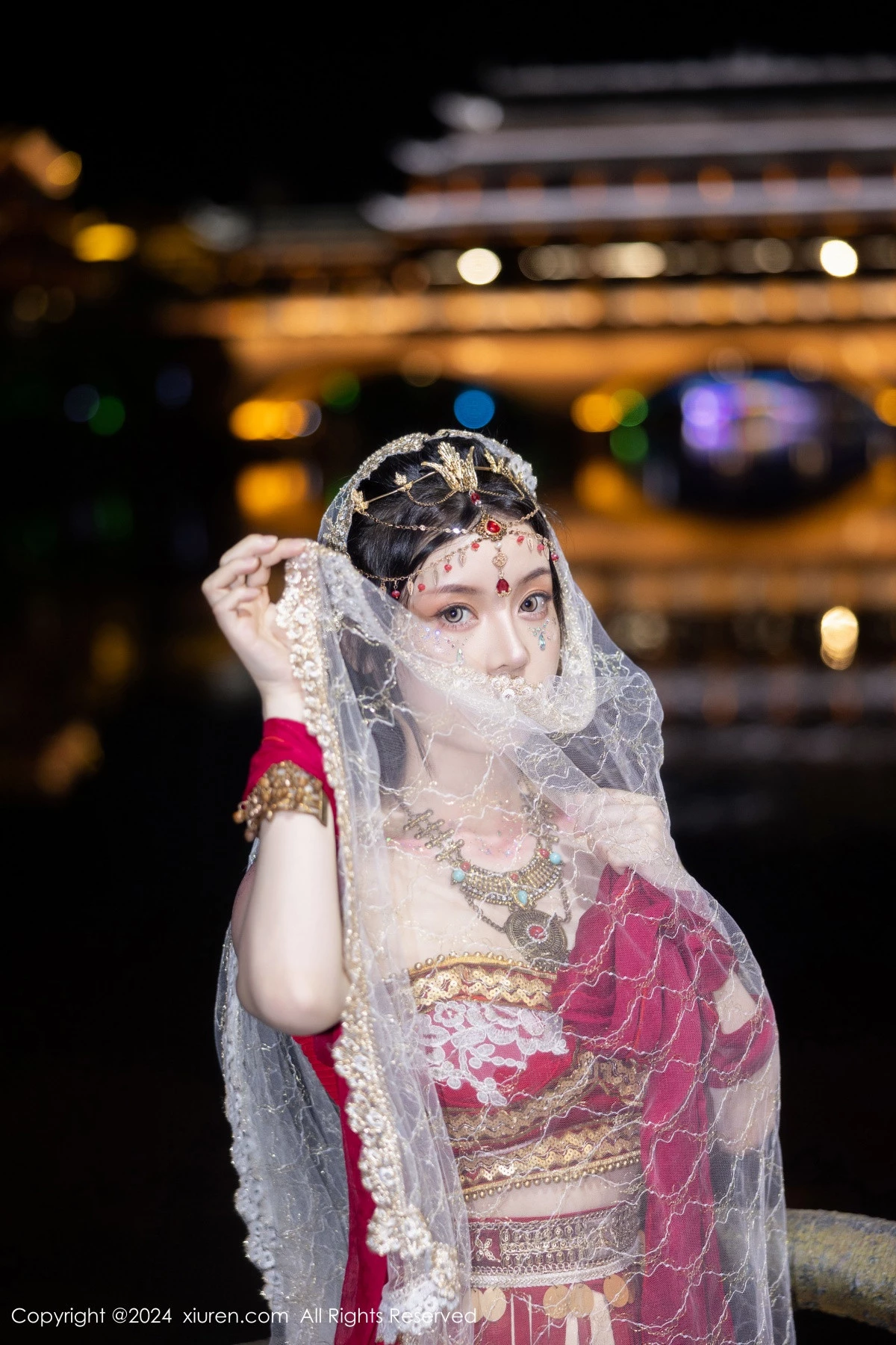 [[XiuRen秀人网]秀人网]No.8349_模特豆瓣酱性感红色薄纱西域服饰半脱秀丰腴身材撩人诱惑写真82P