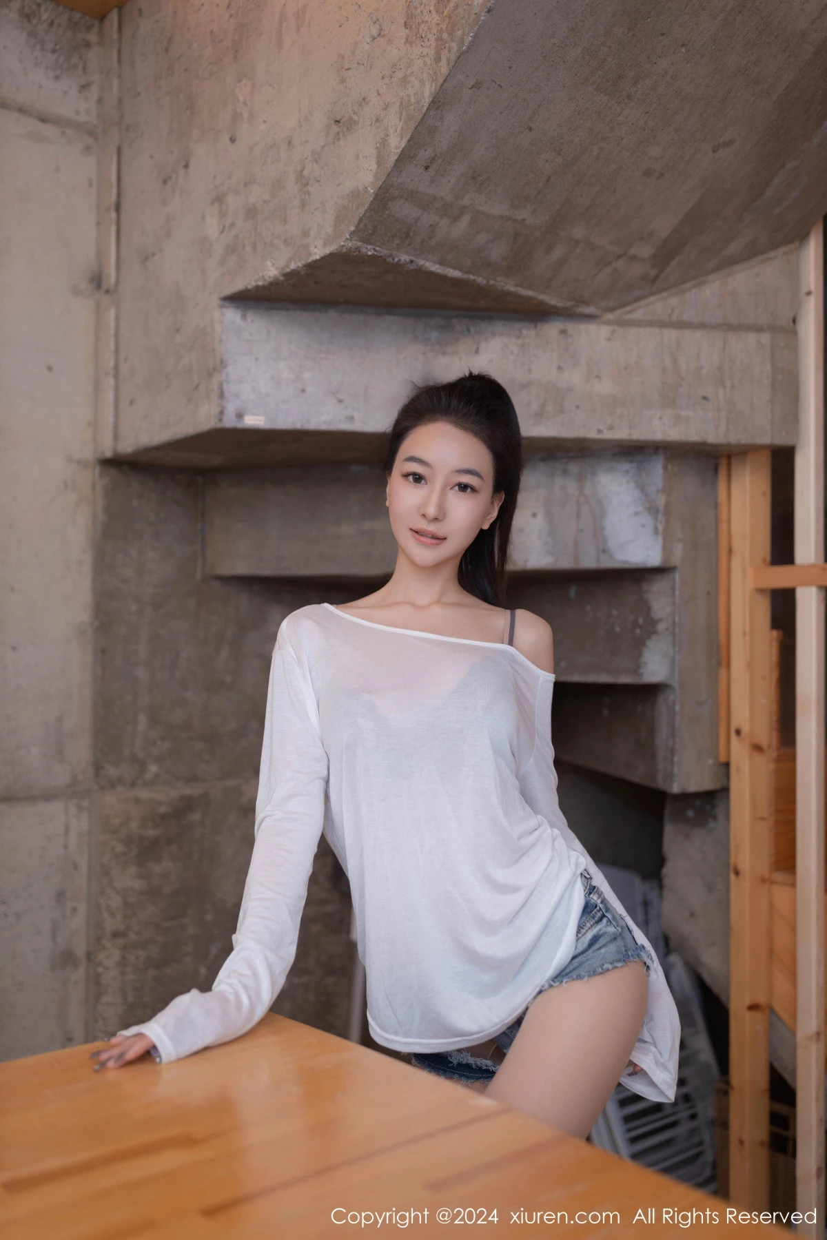 [[XiuRen秀人网]秀人网]No.8345_模特熊小诺性感白T露蕾丝内衣配开档肉丝秀曼妙身姿诱惑写真82P