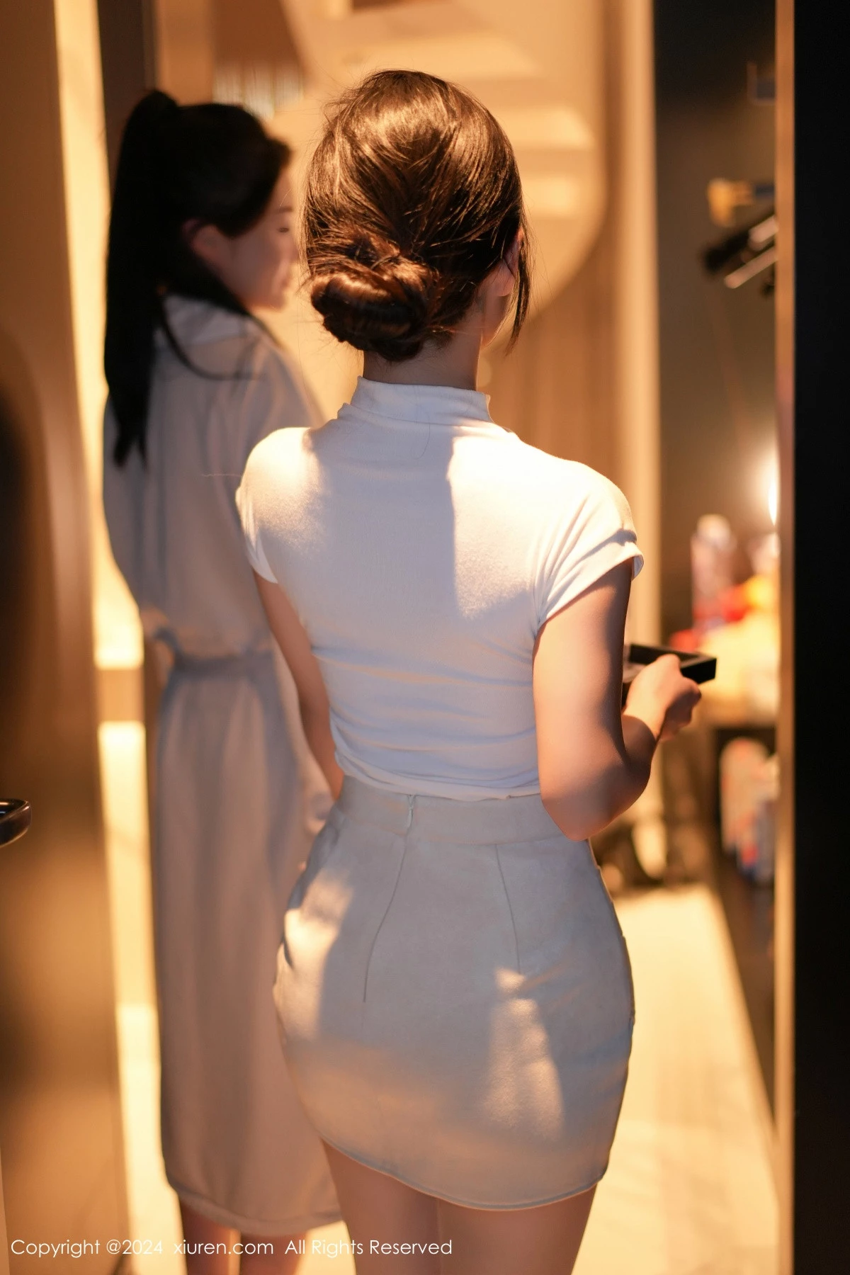 [[XiuRen秀人网]秀人网]No.8350_模特合集女神林幼一＆谭小灵剧情演绎性感白色浴袍迷人诱惑写真113P