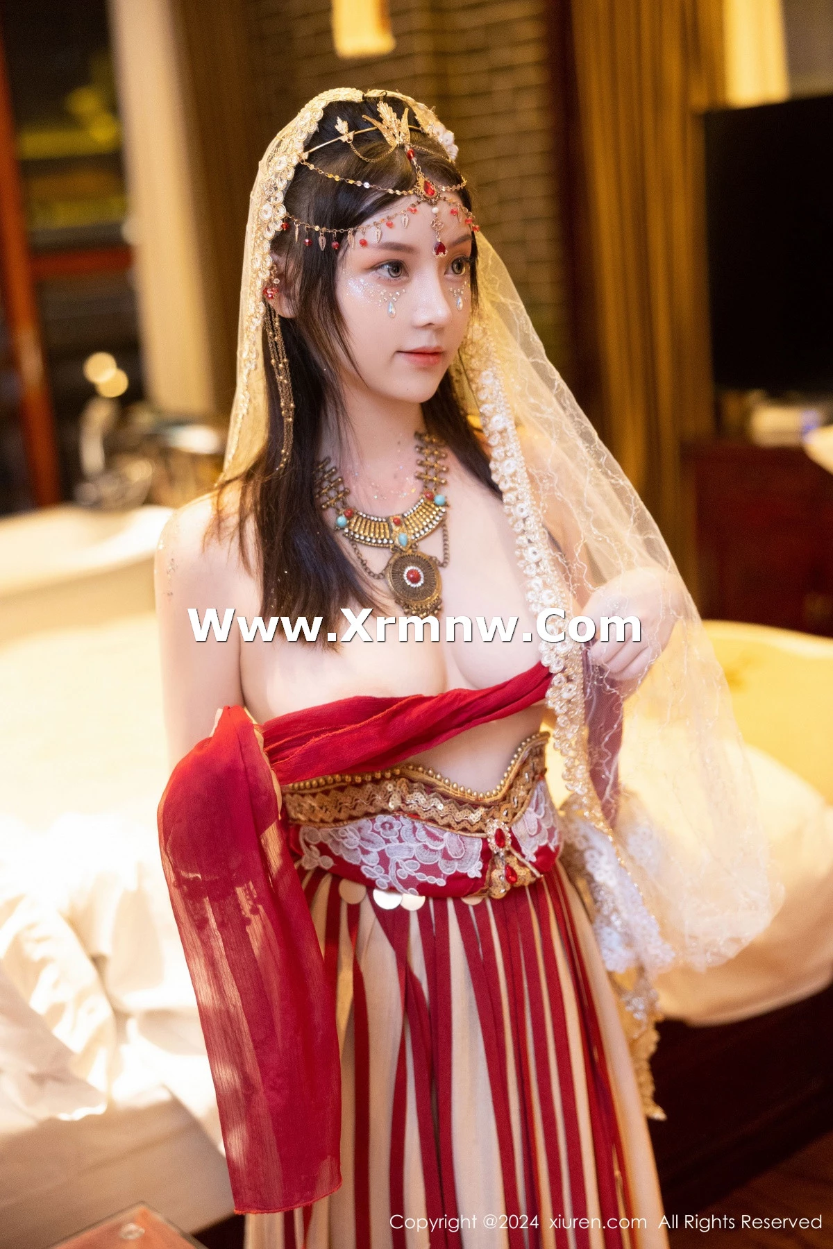 [[XiuRen秀人网]秀人网]No.8349_模特豆瓣酱性感红色薄纱西域服饰半脱秀丰腴身材撩人诱惑写真82P