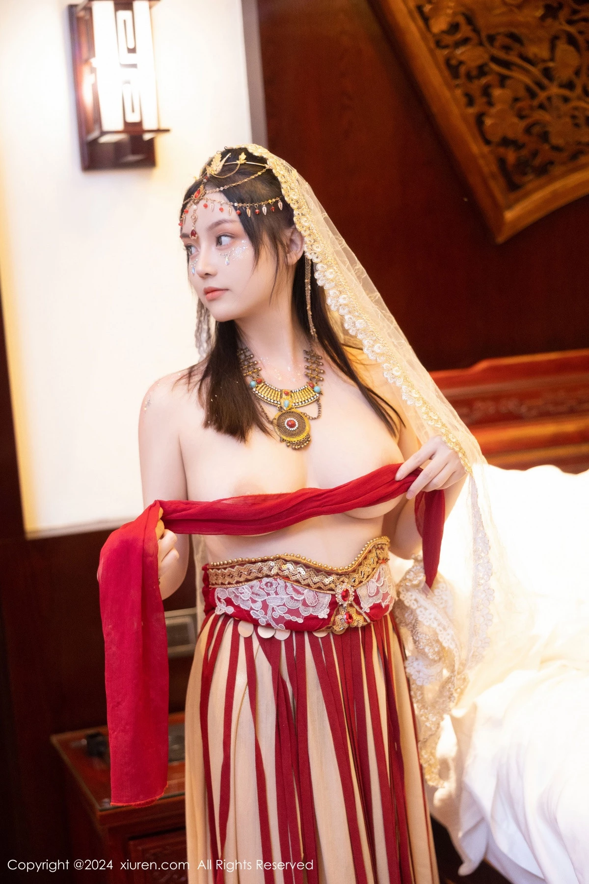 [[XiuRen秀人网]秀人网]No.8349_模特豆瓣酱性感红色薄纱西域服饰半脱秀丰腴身材撩人诱惑写真82P