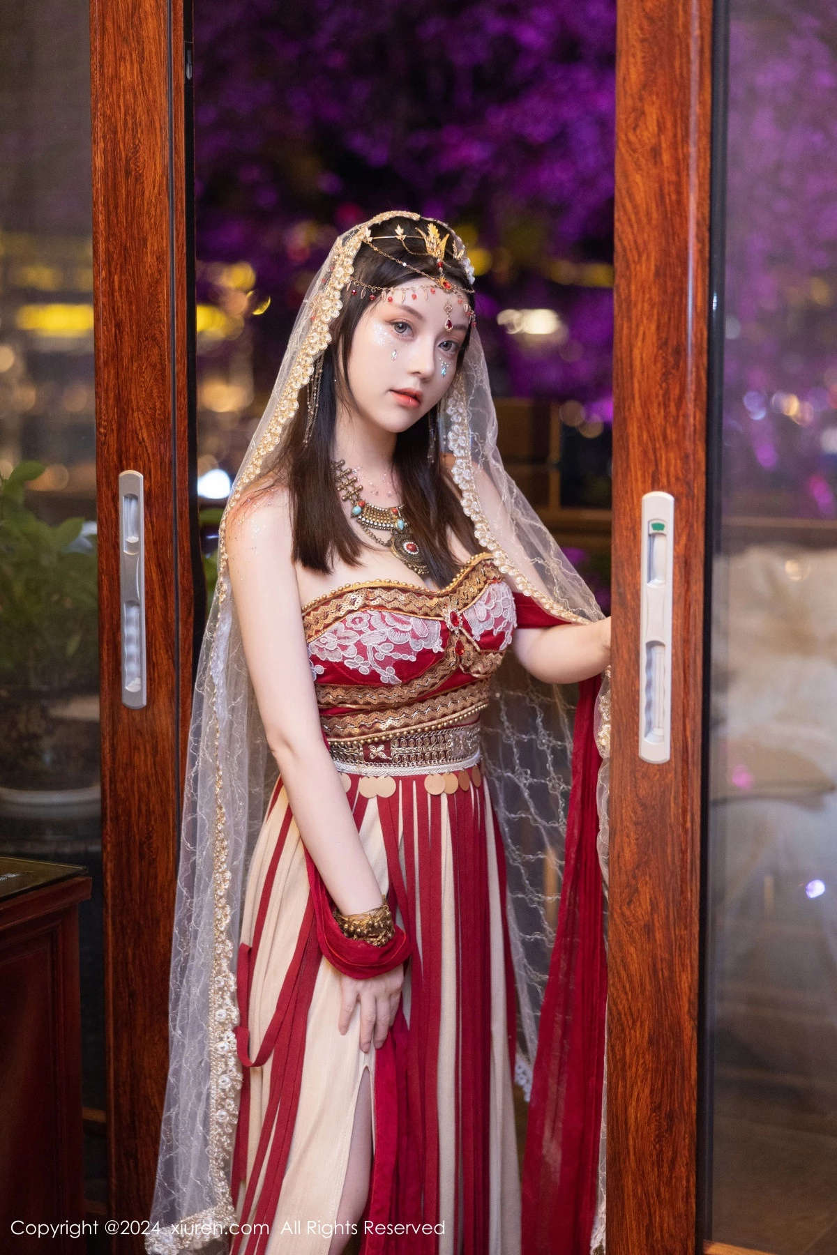 [[XiuRen秀人网]秀人网]No.8349_模特豆瓣酱性感红色薄纱西域服饰半脱秀丰腴身材撩人诱惑写真82P