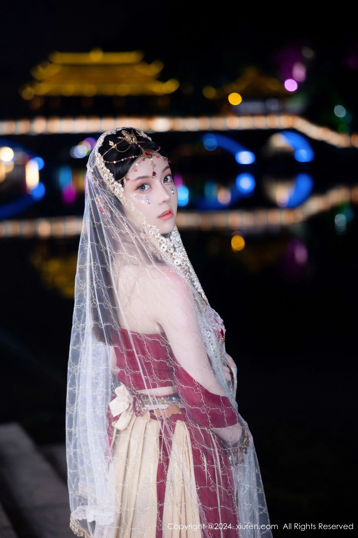 [[XiuRen秀人网]秀人网]No.8349_模特豆瓣酱性感红色薄纱西域服饰半脱秀丰腴身材撩人诱惑写真82P