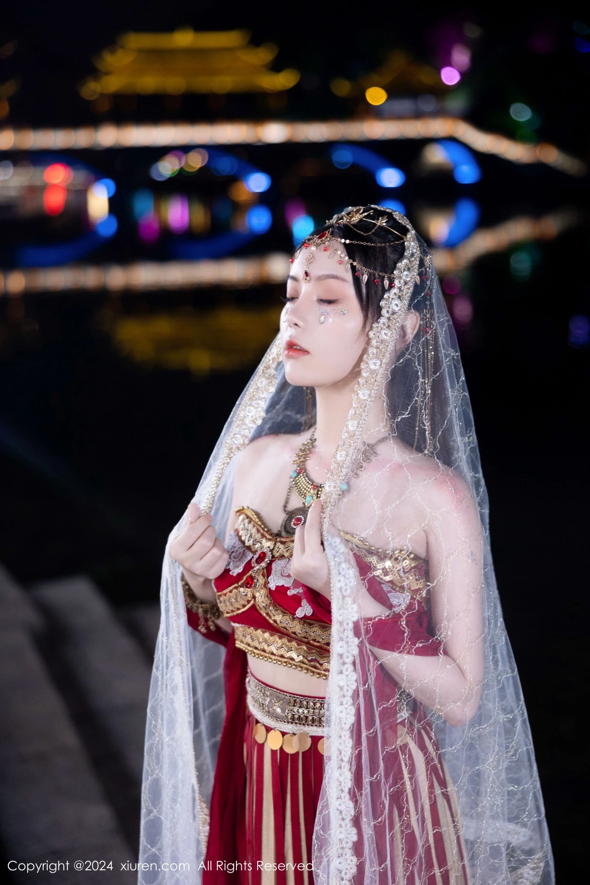 [[XiuRen秀人网]秀人网]No.8349_模特豆瓣酱性感红色薄纱西域服饰半脱秀丰腴身材撩人诱惑写真82P