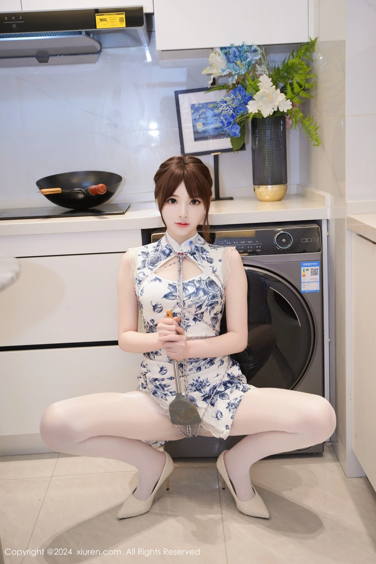 [[XiuRen秀人网]秀人网]No.8255_模特梦灵儿Mini性感青色轻透旗袍配原色丝袜秀惹火身材诱惑写真77P