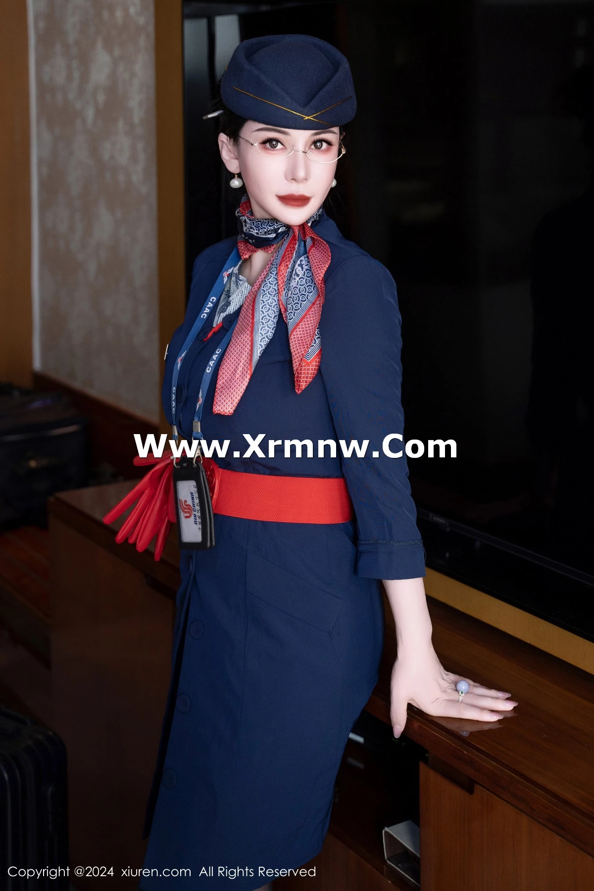 [[XiuRen秀人网]秀人网]No.8253_模特悦悦姐性感空姐制服露红色内衣配黑丝袜秀魔鬼身材诱惑写真75P