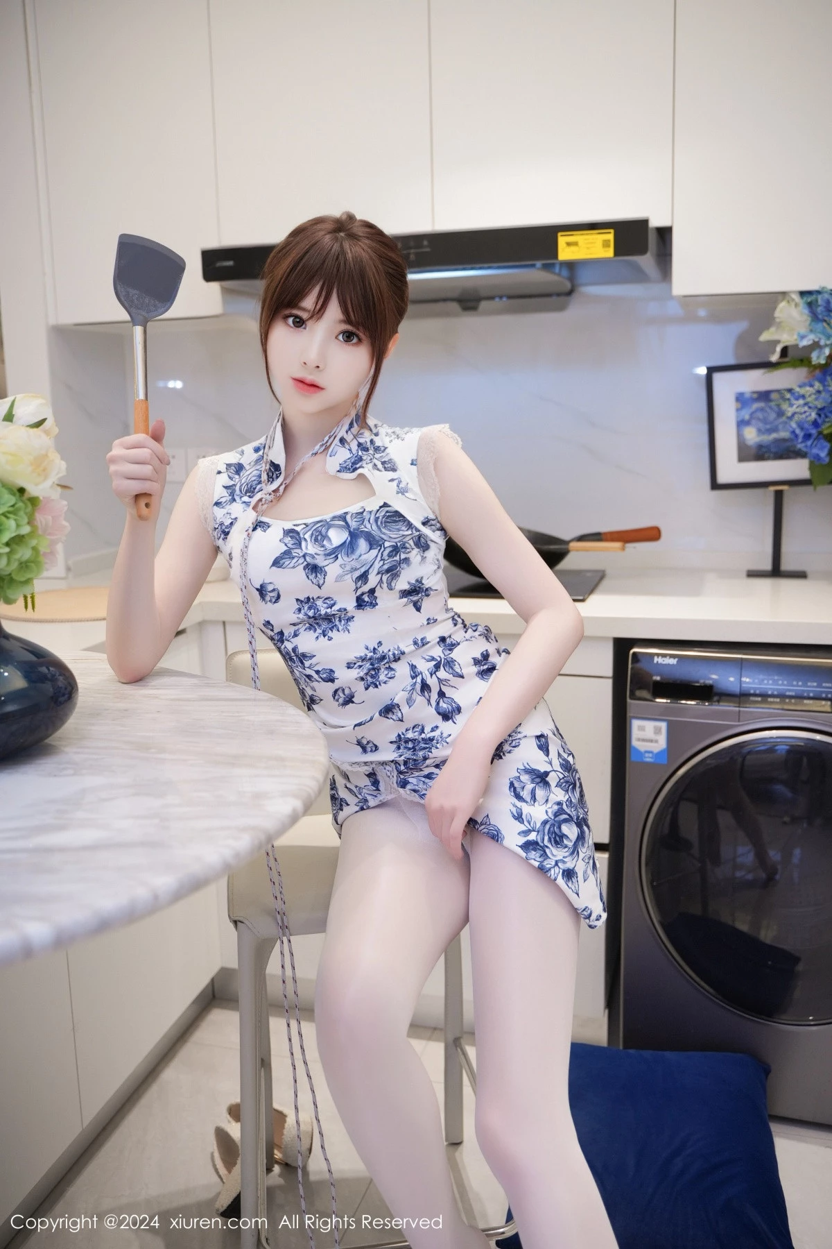 [[XiuRen秀人网]秀人网]No.8255_模特梦灵儿Mini性感青色轻透旗袍配原色丝袜秀惹火身材诱惑写真77P