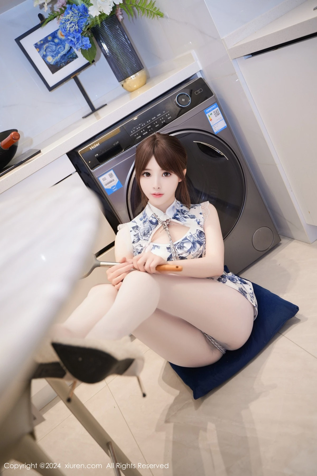 [[XiuRen秀人网]秀人网]No.8255_模特梦灵儿Mini性感青色轻透旗袍配原色丝袜秀惹火身材诱惑写真77P