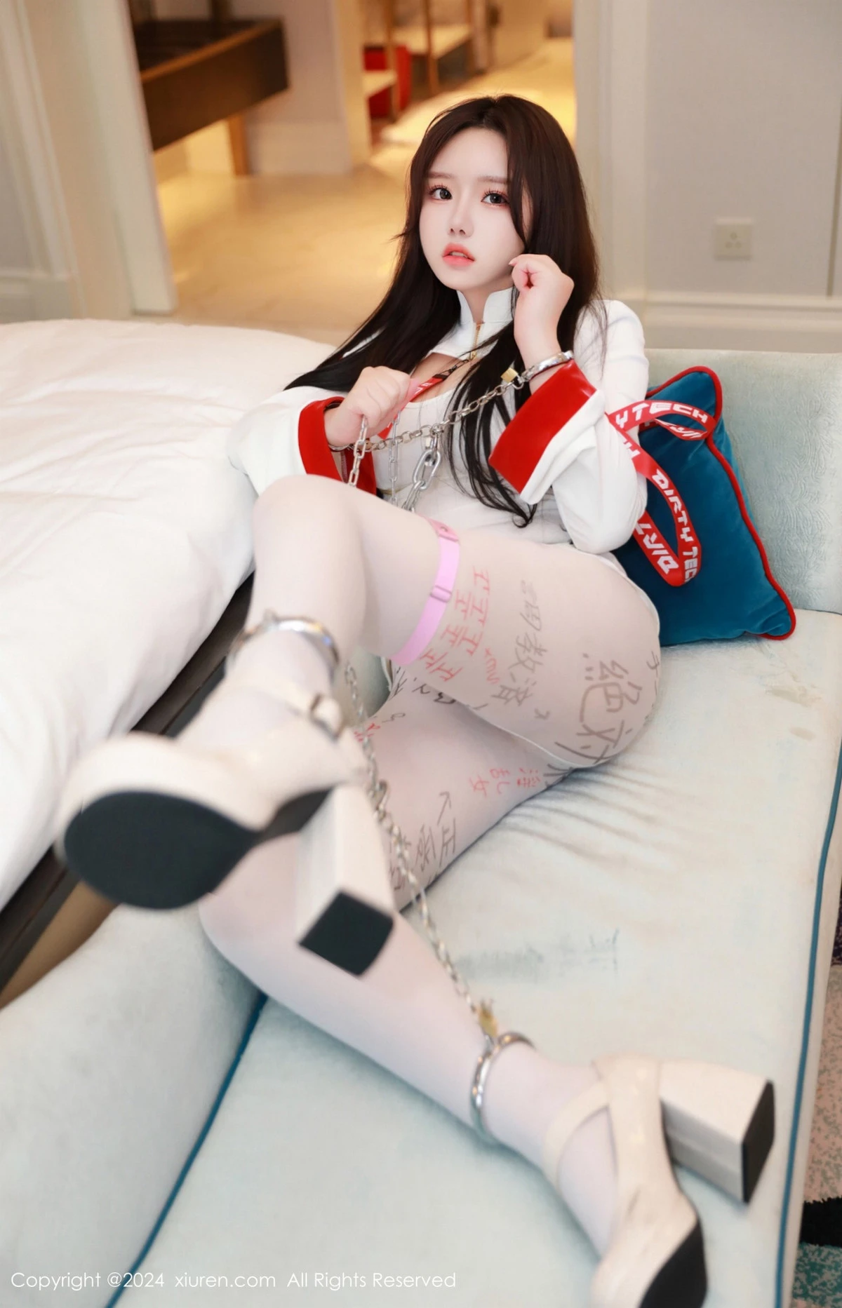 [[XiuRen秀人网]秀人网]No.8258_模特小薯条nienie性感白色服饰配诱人白丝袜秀曼妙身姿诱惑写真91P