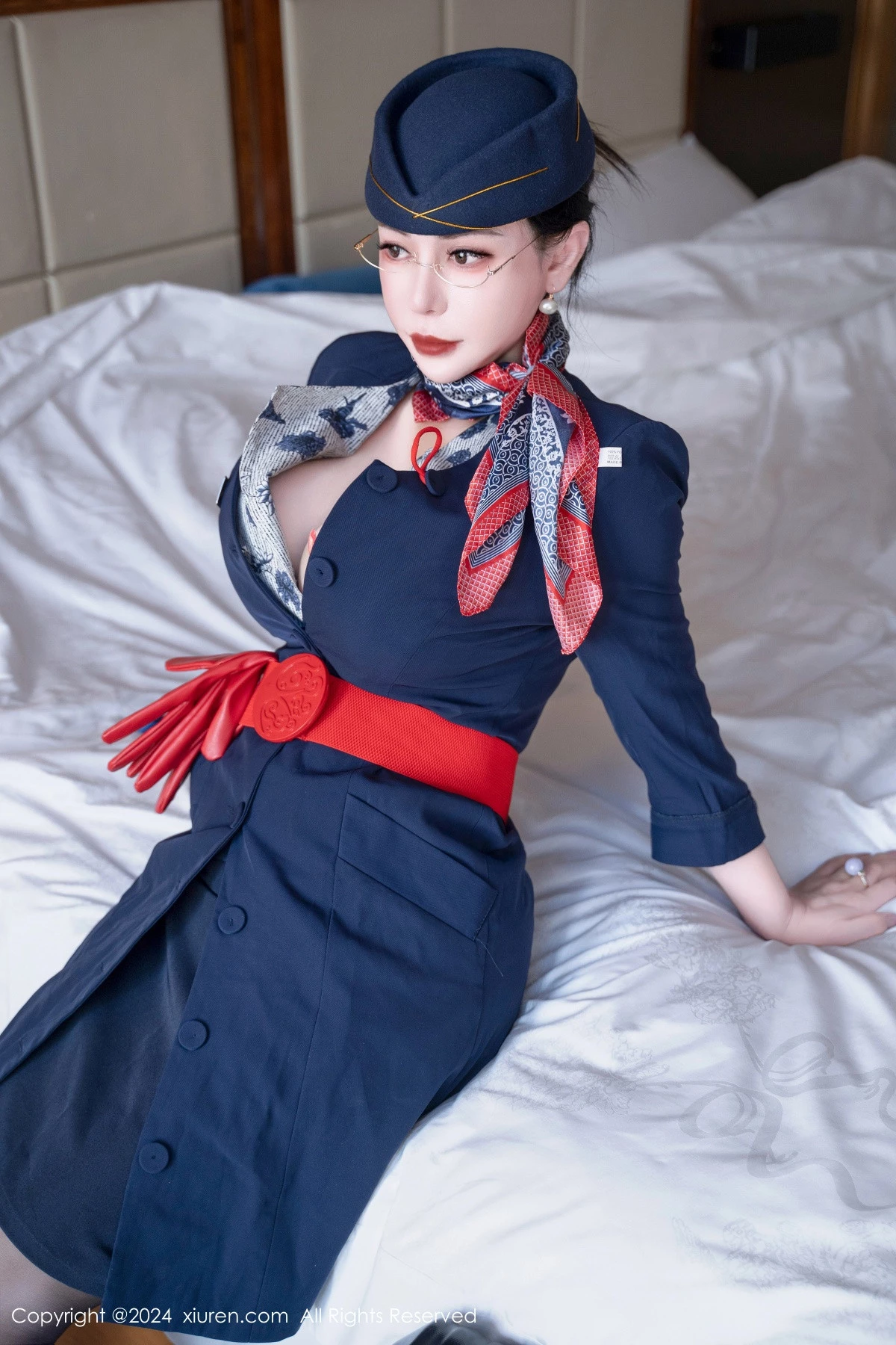 [[XiuRen秀人网]秀人网]No.8253_模特悦悦姐性感空姐制服露红色内衣配黑丝袜秀魔鬼身材诱惑写真75P