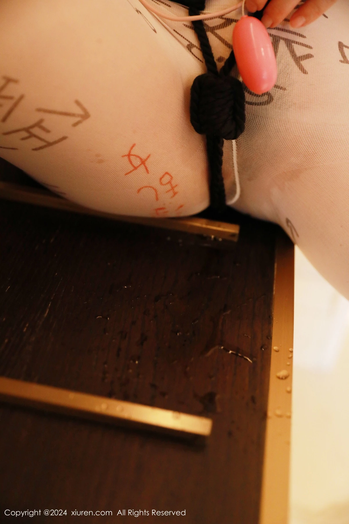 [[XiuRen秀人网]秀人网]No.8258_模特小薯条nienie性感白色服饰配诱人白丝袜秀曼妙身姿诱惑写真91P