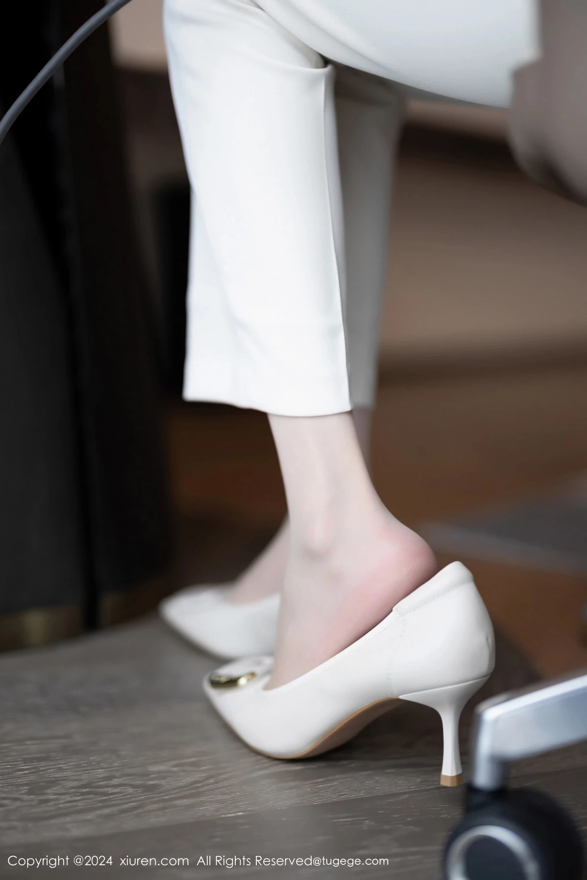 [[XiuRen秀人网]秀人网]No.8354_模特梦心玥性感白色套装露黑色轻透内衣配超薄肉丝迷人诱惑写真90P