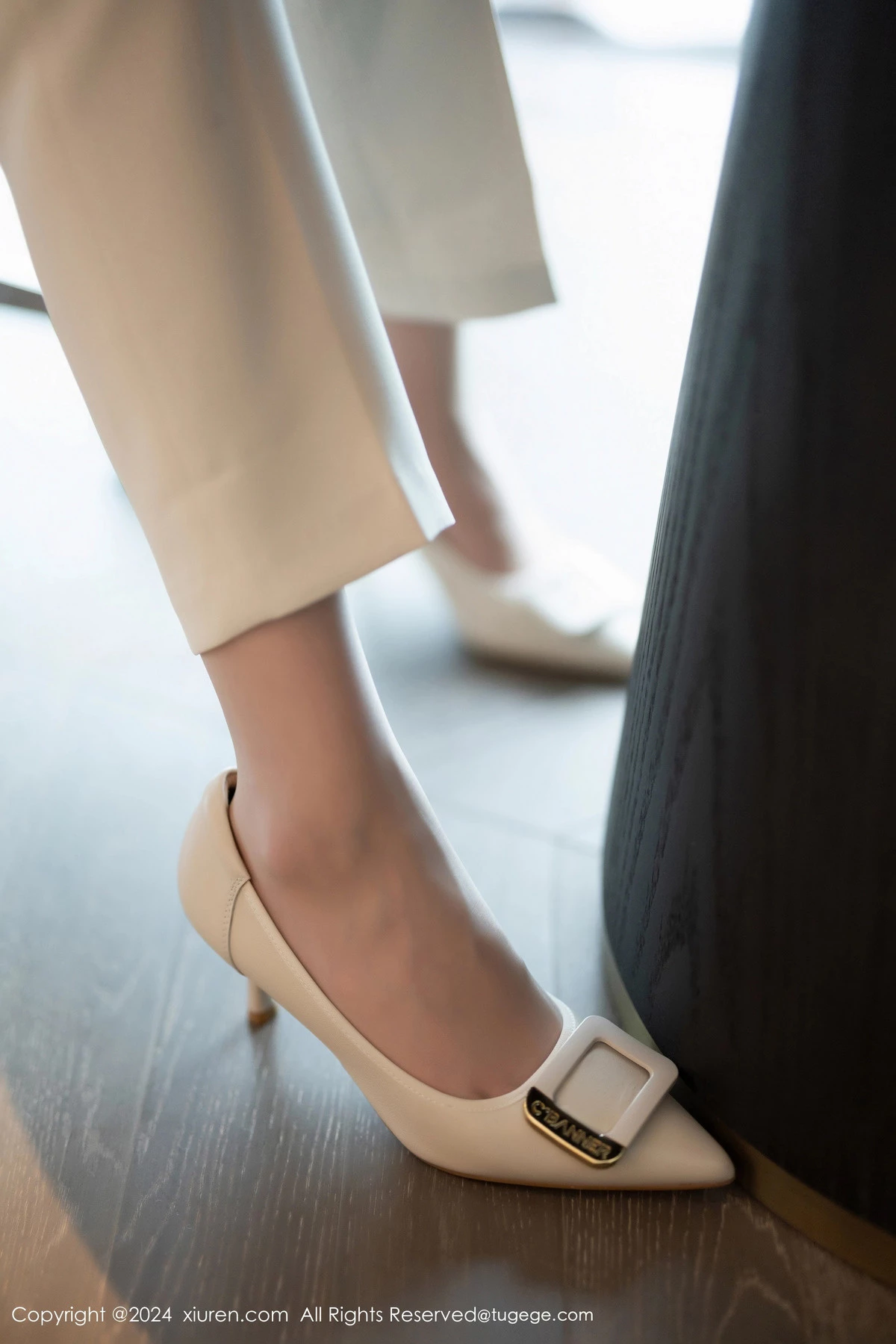 [[XiuRen秀人网]秀人网]No.8354_模特梦心玥性感白色套装露黑色轻透内衣配超薄肉丝迷人诱惑写真90P