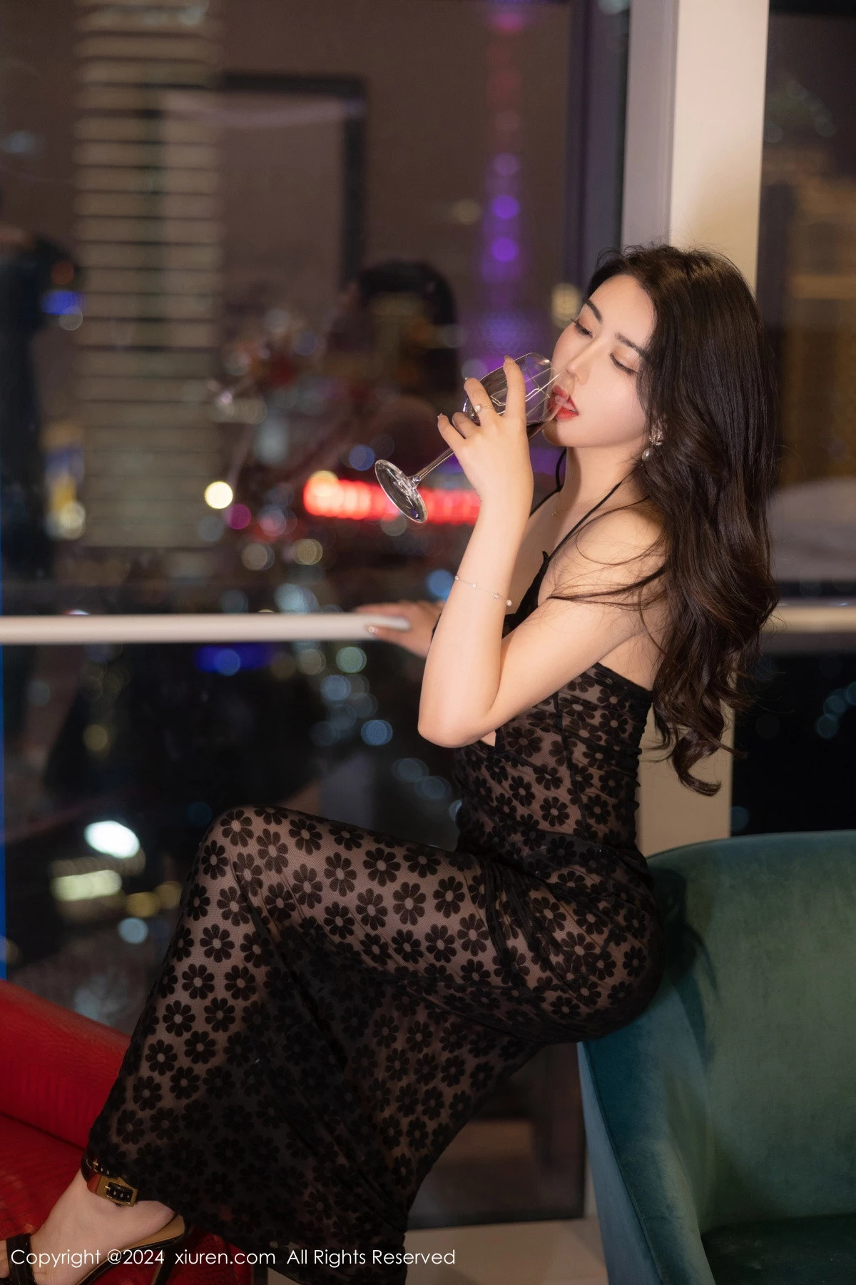 [[XiuRen秀人网]秀人网]No.8355_模特李若汐场景拍摄性感黑色轻透情趣服饰秀惹火身段诱惑写真77P