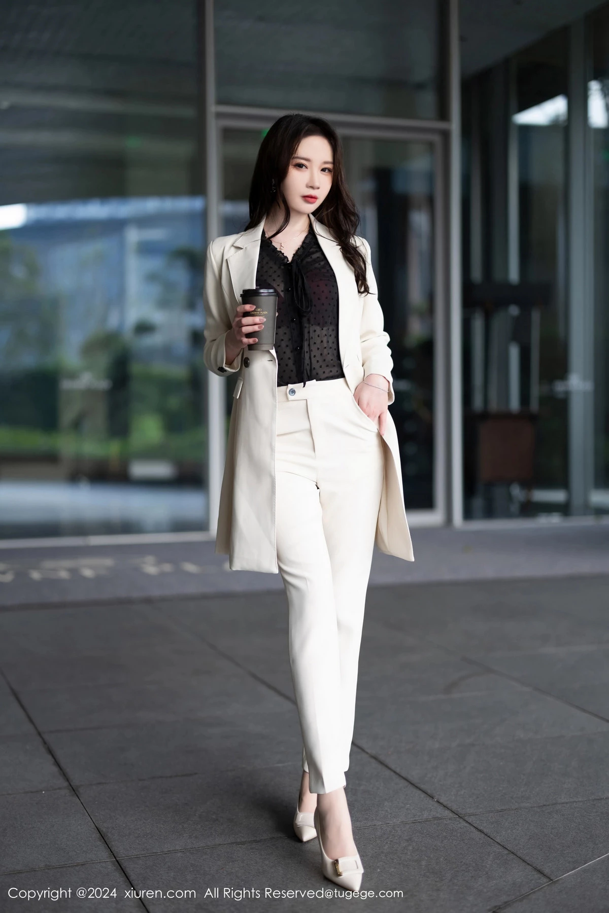 [[XiuRen秀人网]秀人网]No.8354_模特梦心玥性感白色套装露黑色轻透内衣配超薄肉丝迷人诱惑写真90P