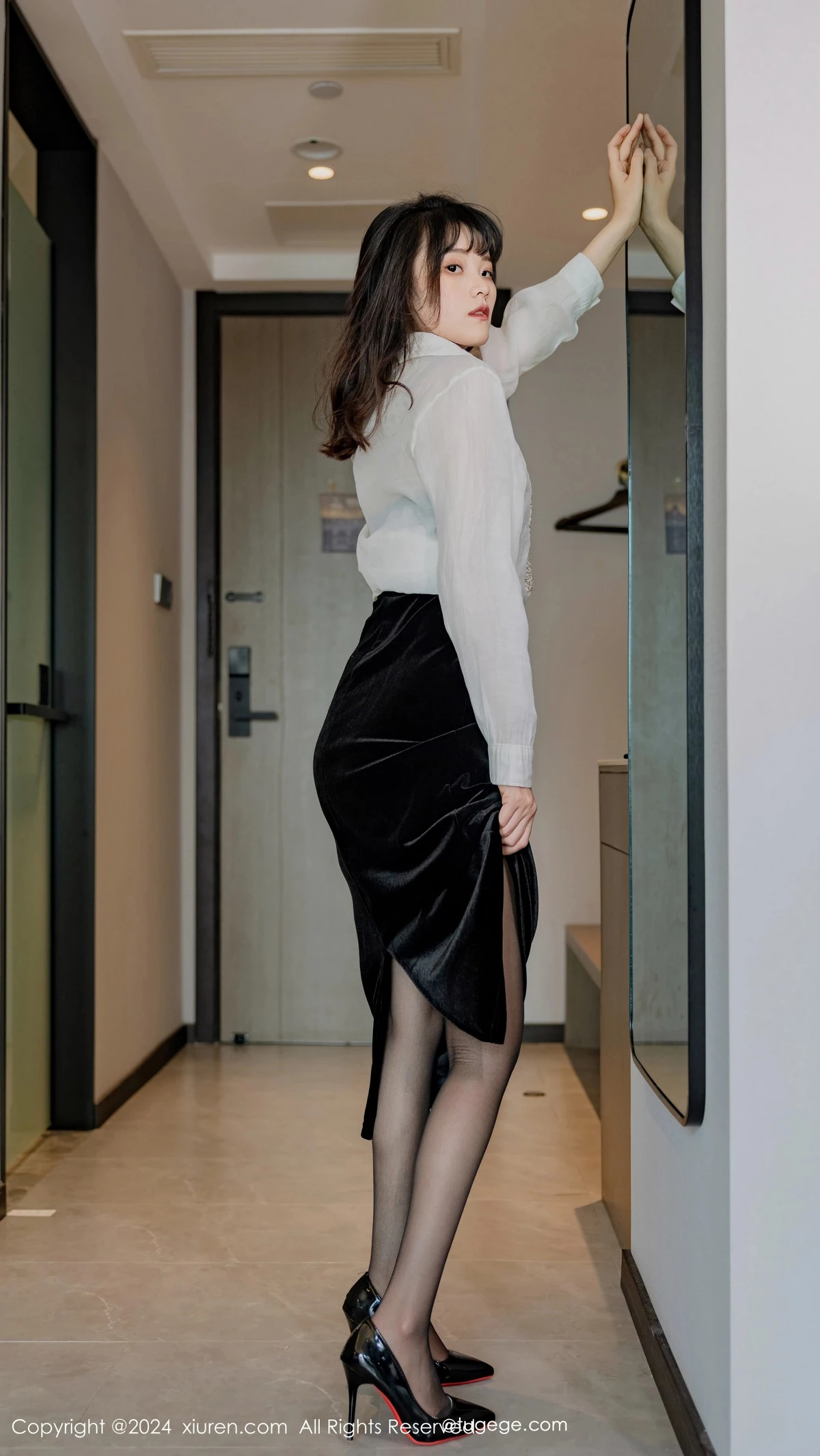 [[XiuRen秀人网]秀人网]No.8353_模特唐安诺私房性感黑色蕾丝内衣配超薄黑丝秀曼妙身姿诱惑写真55P