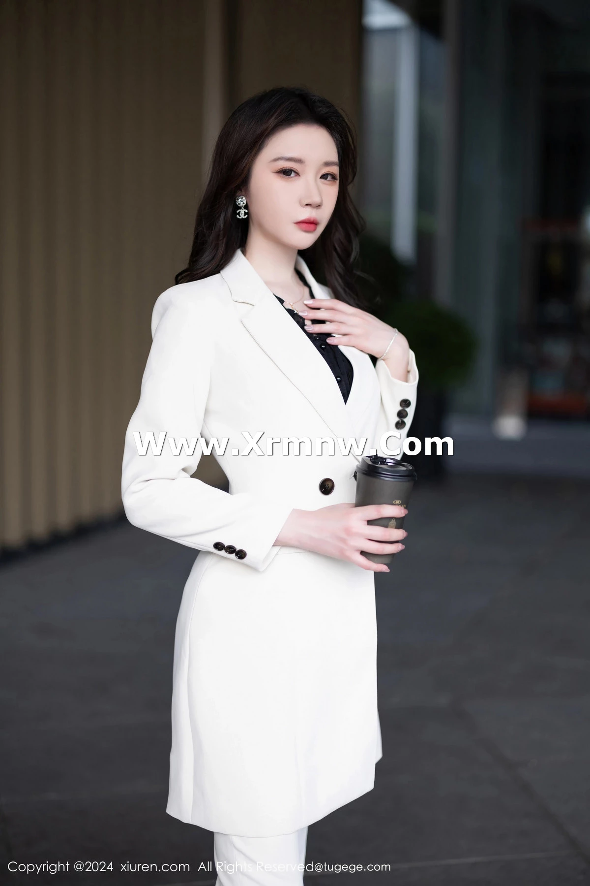 [[XiuRen秀人网]秀人网]No.8354_模特梦心玥性感白色套装露黑色轻透内衣配超薄肉丝迷人诱惑写真90P