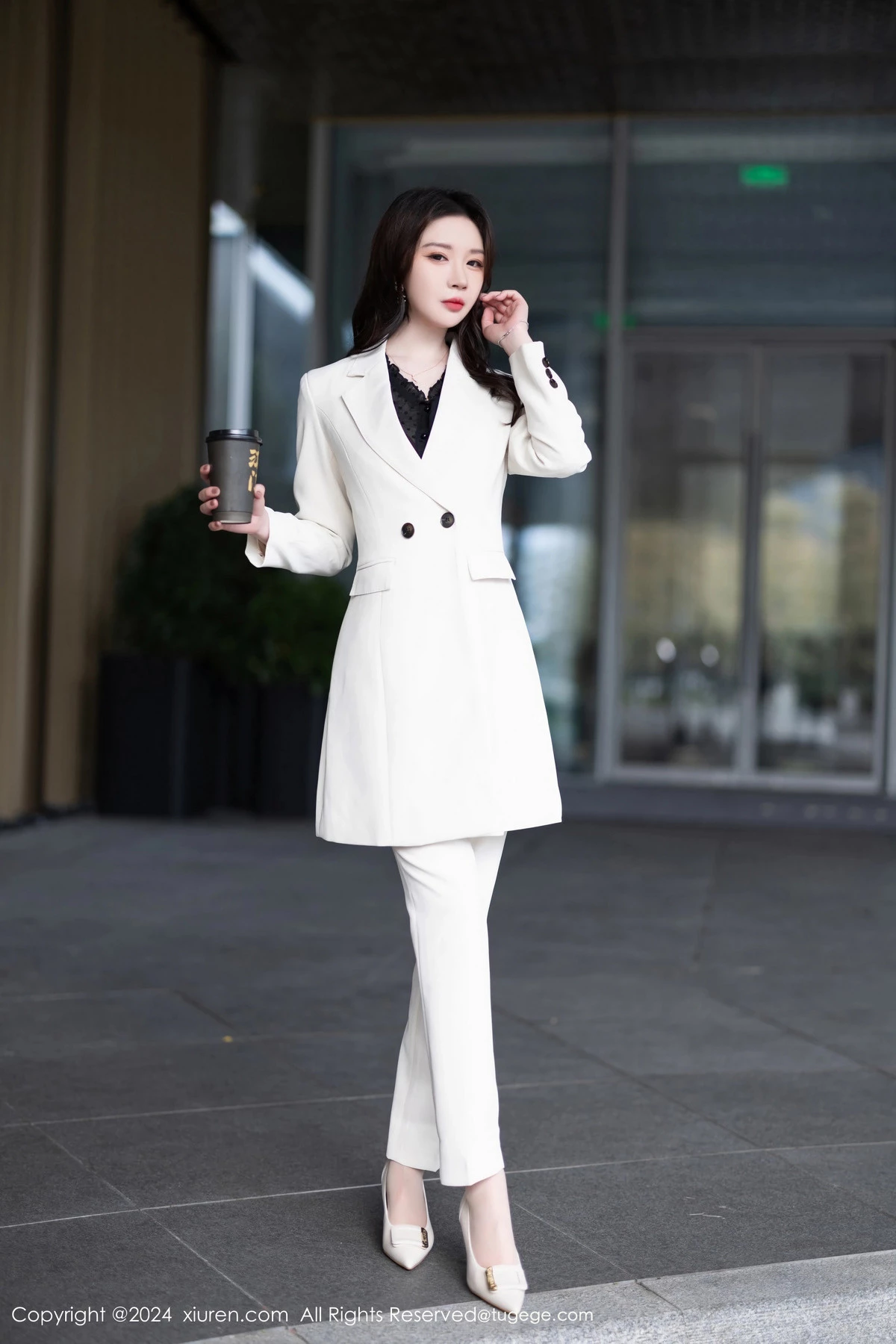 [[XiuRen秀人网]秀人网]No.8354_模特梦心玥性感白色套装露黑色轻透内衣配超薄肉丝迷人诱惑写真90P