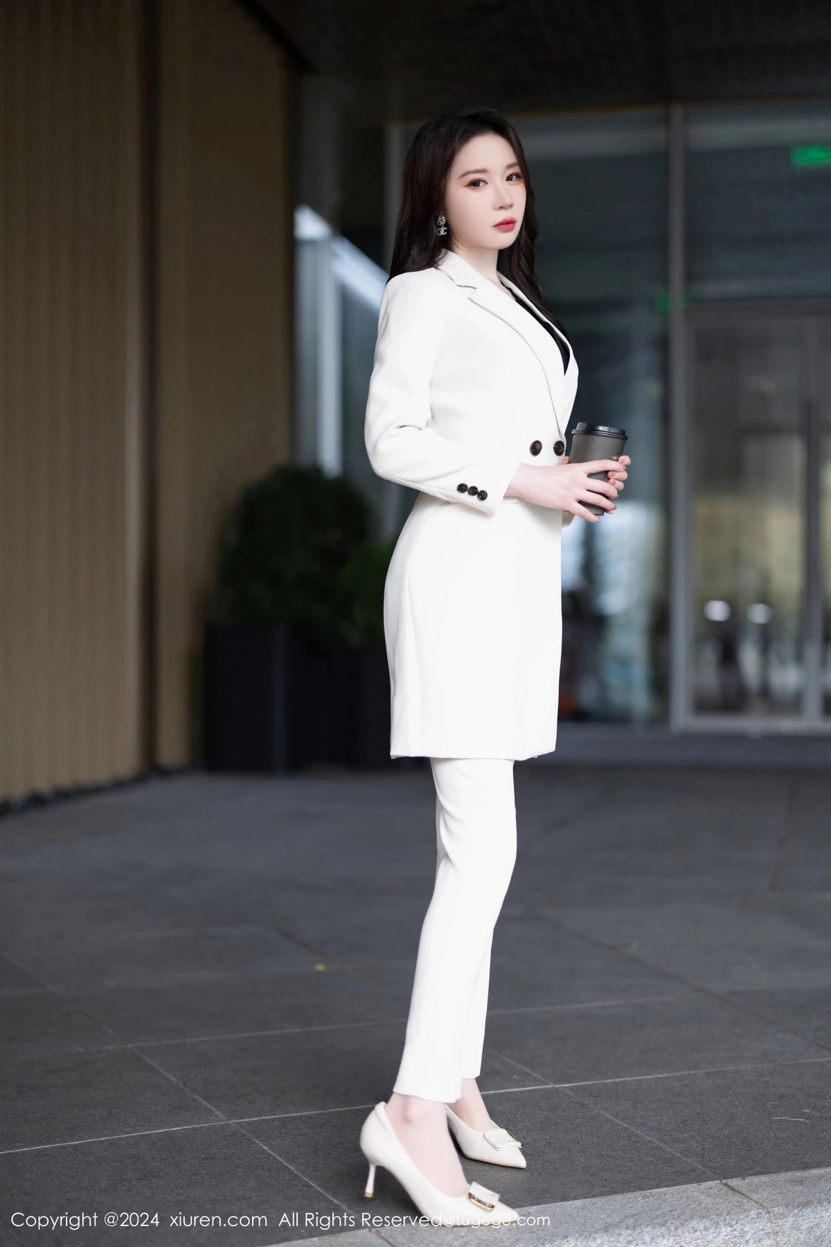 [[XiuRen秀人网]秀人网]No.8354_模特梦心玥性感白色套装露黑色轻透内衣配超薄肉丝迷人诱惑写真90P