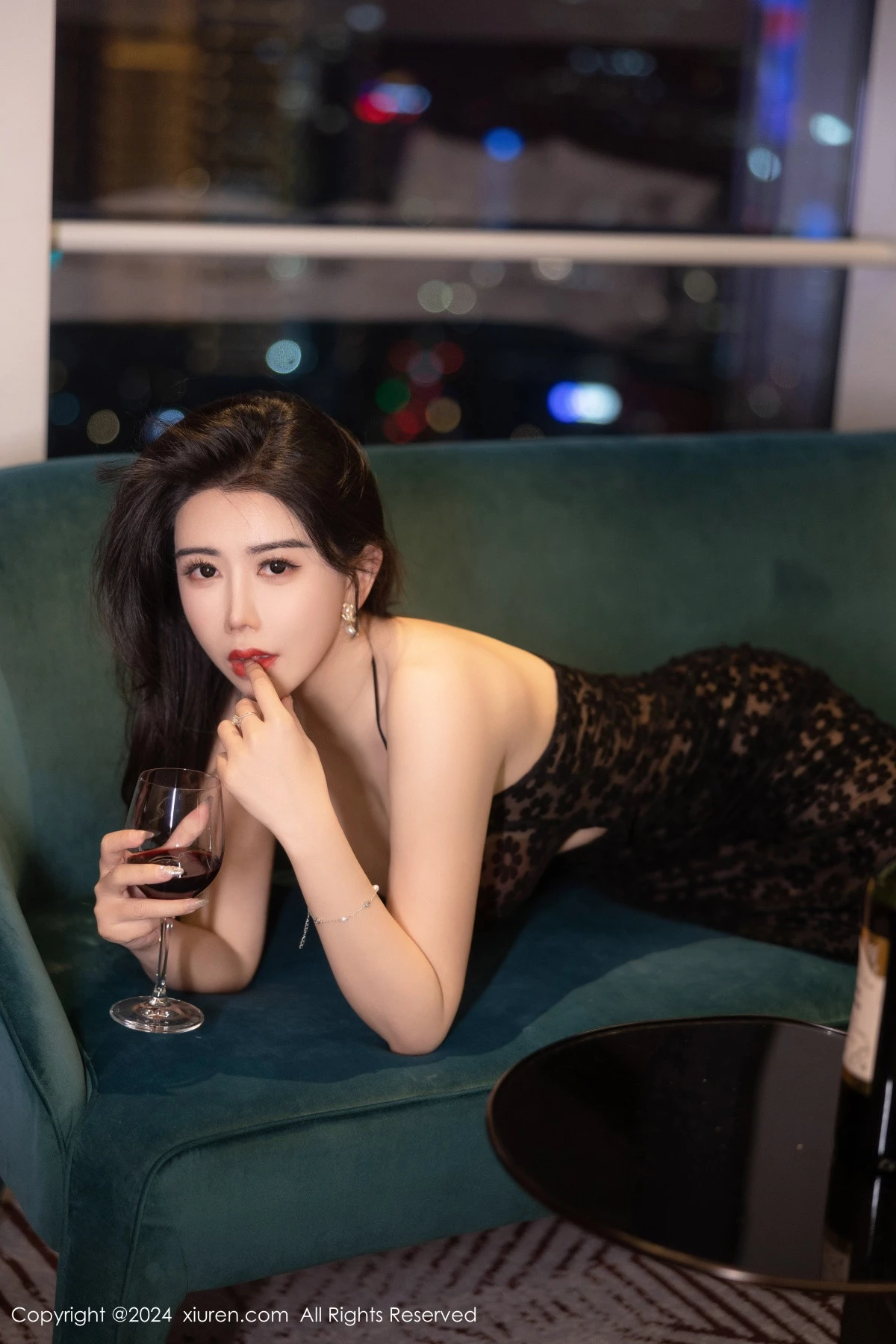 [[XiuRen秀人网]秀人网]No.8355_模特李若汐场景拍摄性感黑色轻透情趣服饰秀惹火身段诱惑写真77P