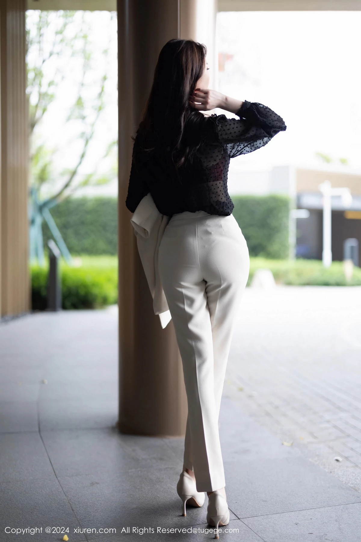 [[XiuRen秀人网]秀人网]No.8354_模特梦心玥性感白色套装露黑色轻透内衣配超薄肉丝迷人诱惑写真90P