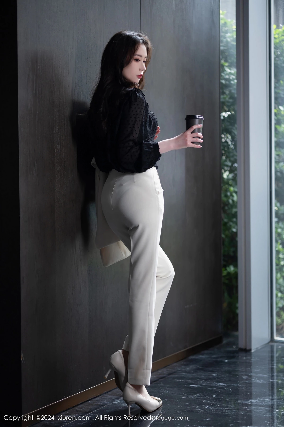 [[XiuRen秀人网]秀人网]No.8354_模特梦心玥性感白色套装露黑色轻透内衣配超薄肉丝迷人诱惑写真90P