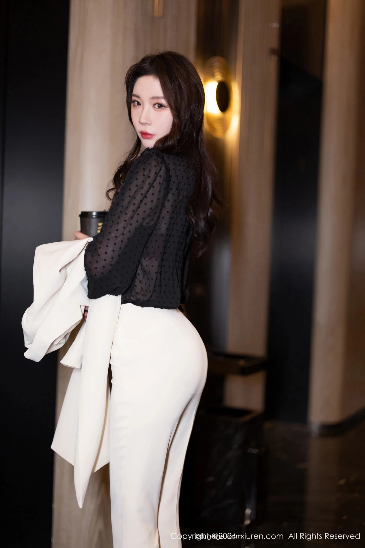 [[XiuRen秀人网]秀人网]No.8354_模特梦心玥性感白色套装露黑色轻透内衣配超薄肉丝迷人诱惑写真90P