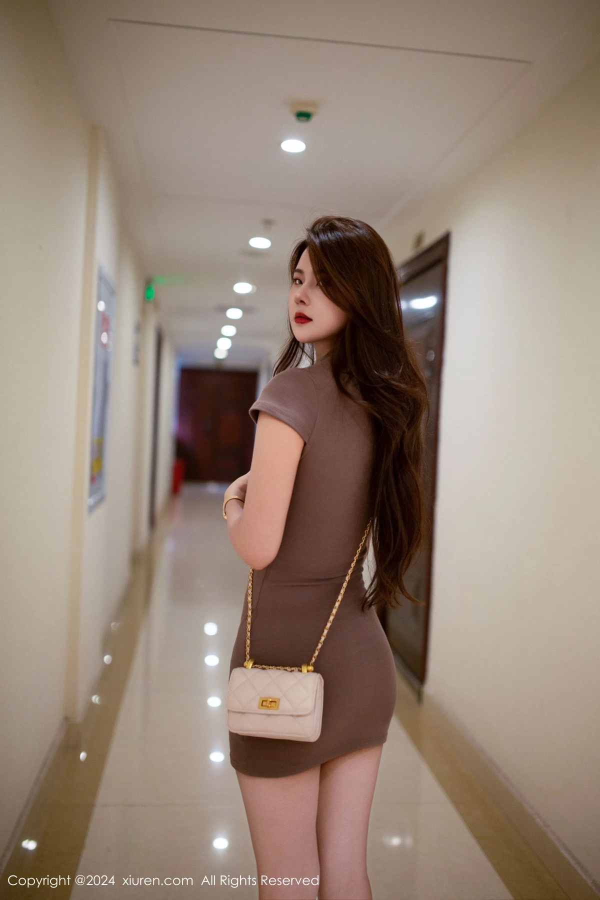 [[XiuRen秀人网]秀人网]No.8359_新人模特仙女爱自由浴室性感咖啡色连衣短裙秀完美身材诱惑写真60P