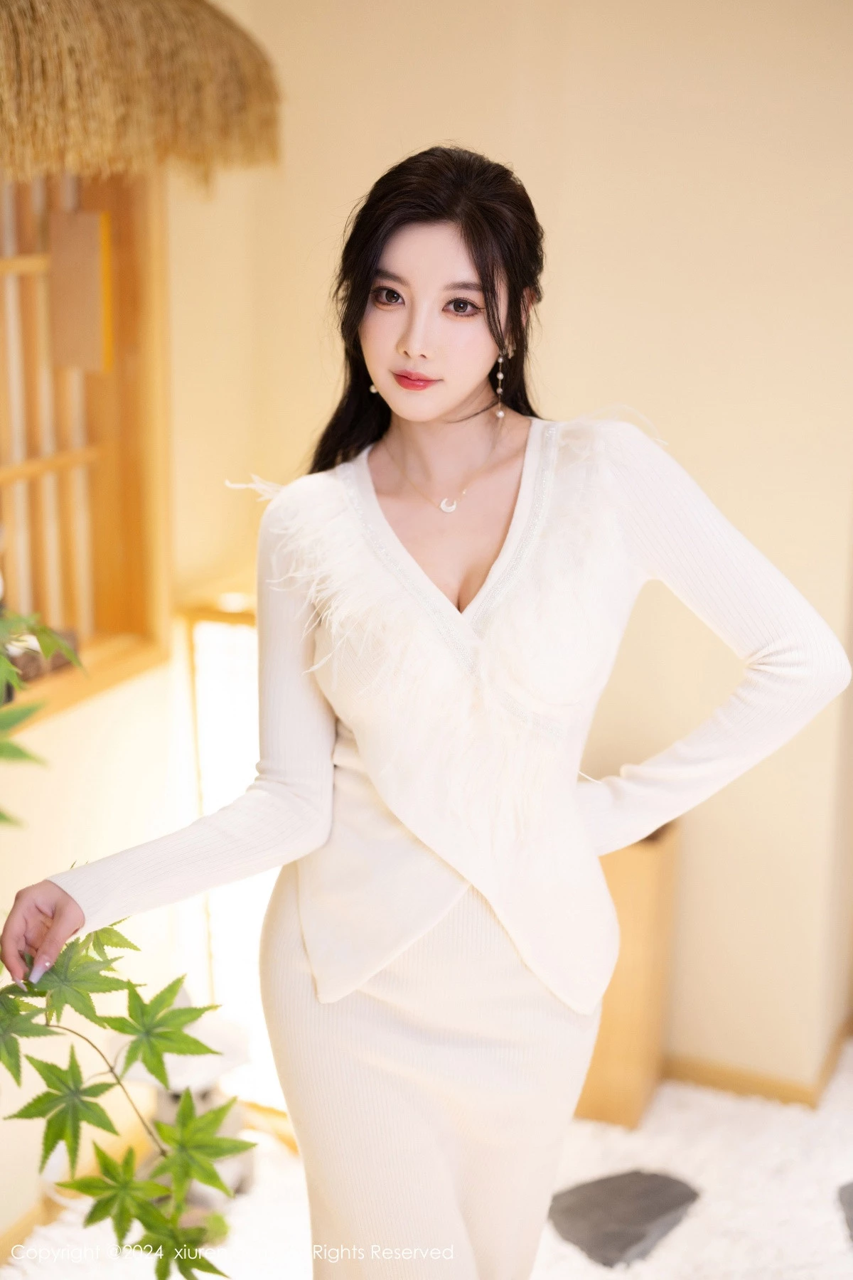 [[XiuRen秀人网]秀人网]No.8363_女神杨晨晨Yome白色连衣长裙+白色情趣薄纱秀丰腴身材诱惑写真82P