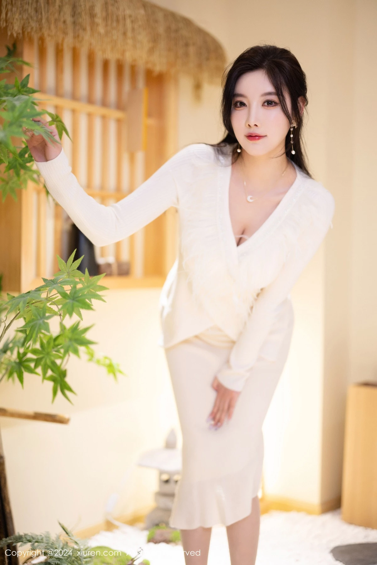 [[XiuRen秀人网]秀人网]No.8363_女神杨晨晨Yome白色连衣长裙+白色情趣薄纱秀丰腴身材诱惑写真82P