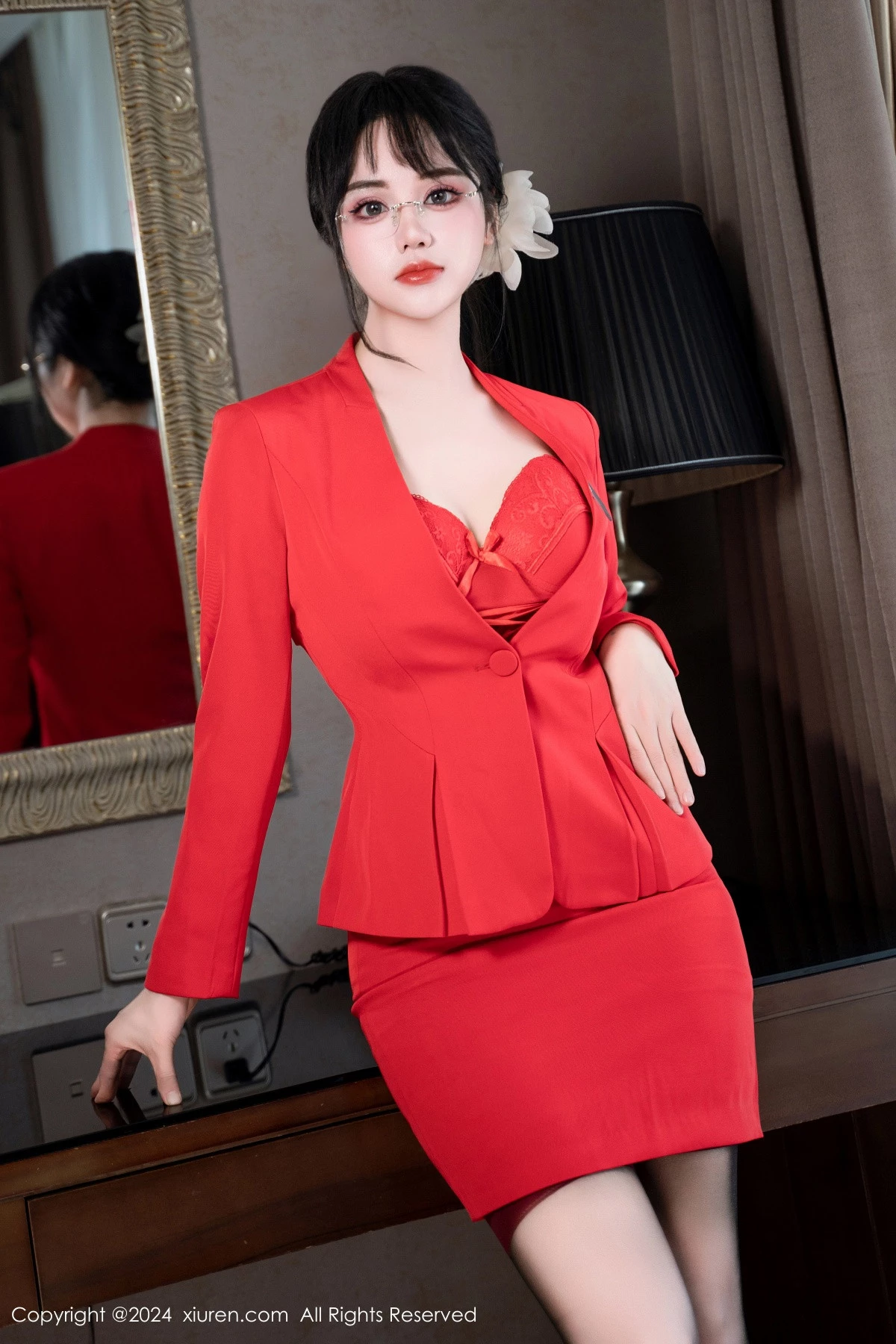 [[XiuRen秀人网]秀人网]No.8360_模特汐汐爱吃草莓性感红色情趣内衣配黑丝袜秀惹火身材诱惑写真60P