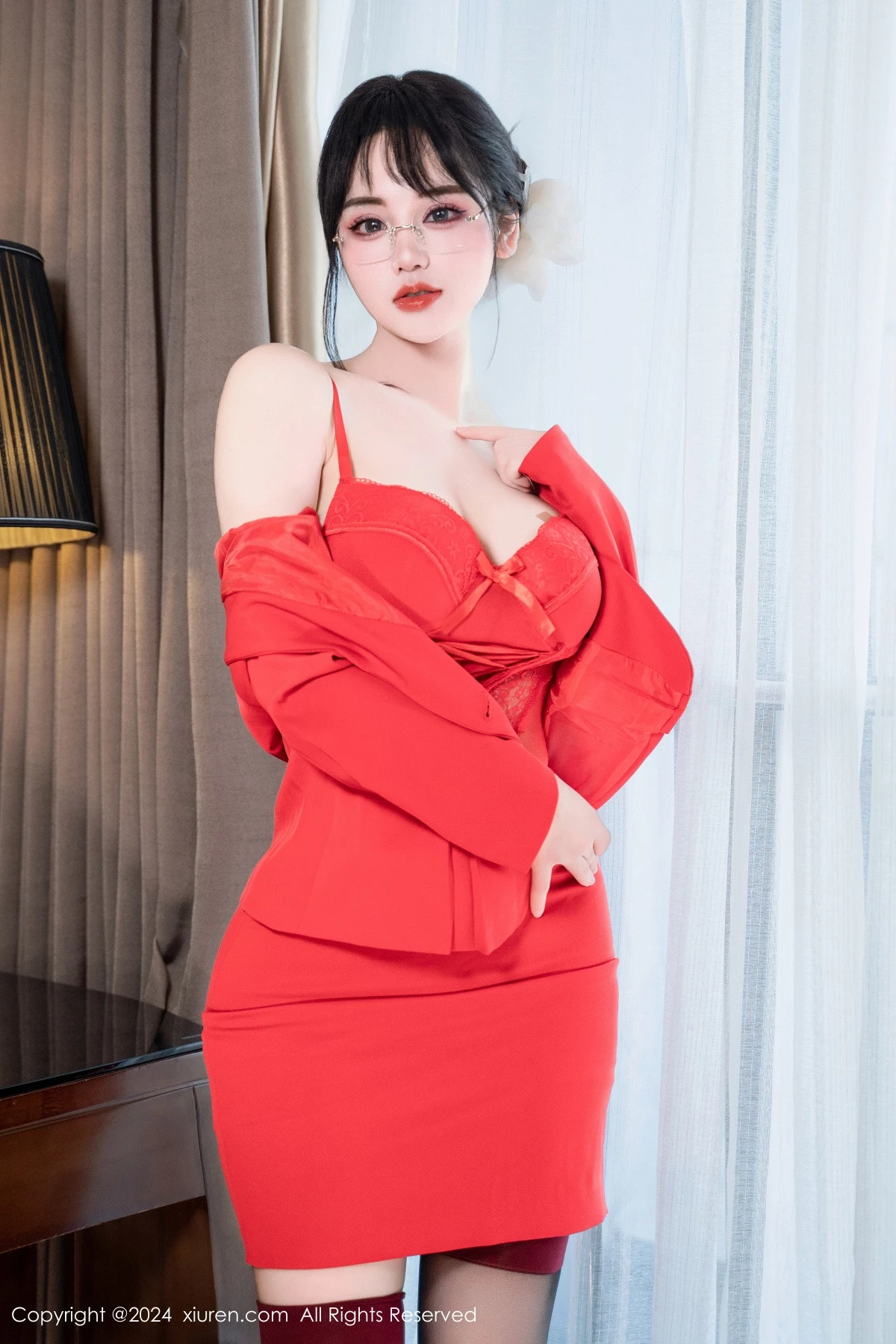 [[XiuRen秀人网]秀人网]No.8360_模特汐汐爱吃草莓性感红色情趣内衣配黑丝袜秀惹火身材诱惑写真60P