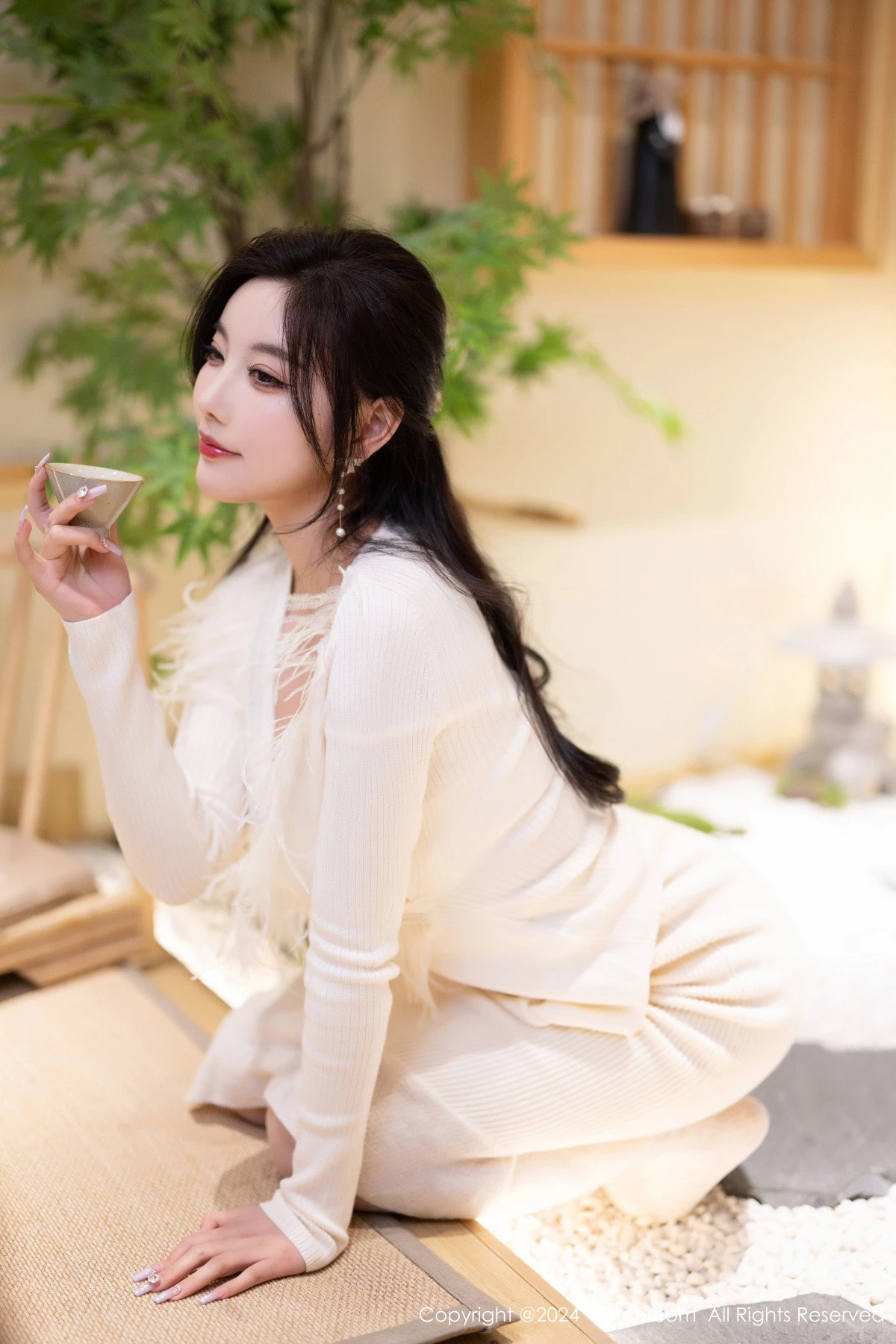 [[XiuRen秀人网]秀人网]No.8363_女神杨晨晨Yome白色连衣长裙+白色情趣薄纱秀丰腴身材诱惑写真82P