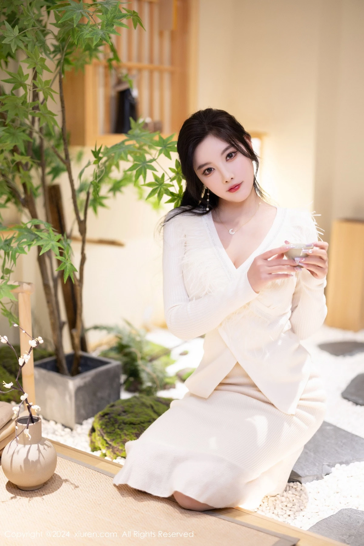 [[XiuRen秀人网]秀人网]No.8363_女神杨晨晨Yome白色连衣长裙+白色情趣薄纱秀丰腴身材诱惑写真82P