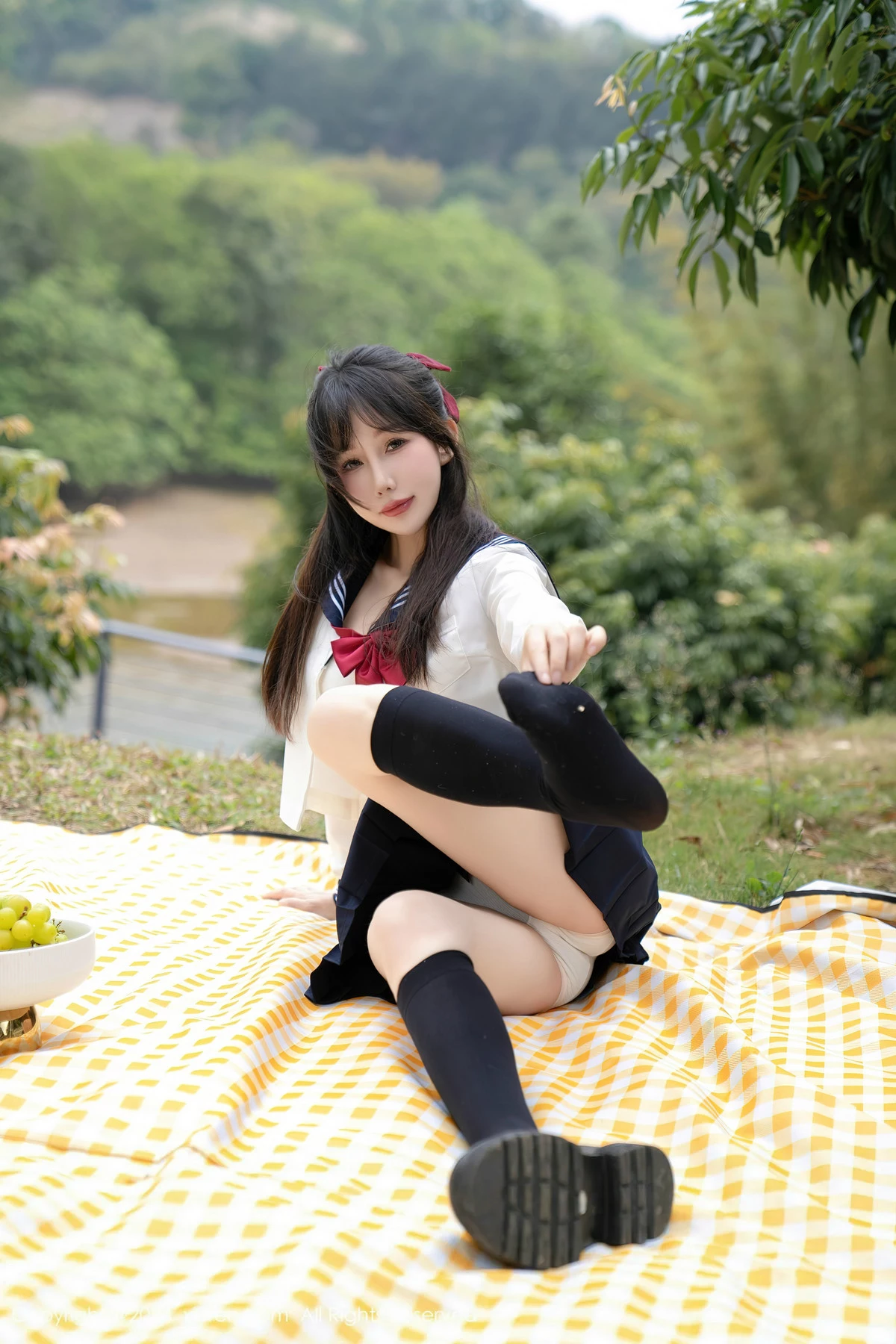 [[XiuRen秀人网]秀人网]No.8365_模特波巧酱长白山旅拍性感学妹制服配黑丝袜秀曼妙身姿诱惑写真85P