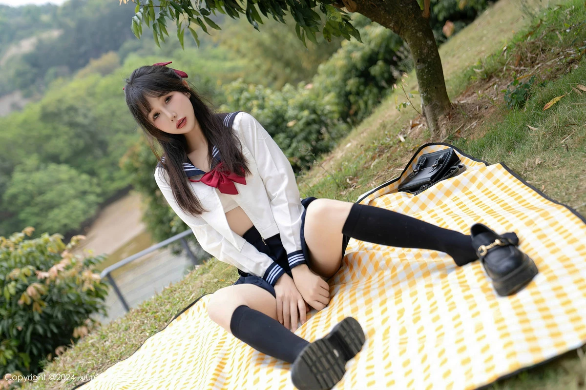 [[XiuRen秀人网]秀人网]No.8365_模特波巧酱长白山旅拍性感学妹制服配黑丝袜秀曼妙身姿诱惑写真85P