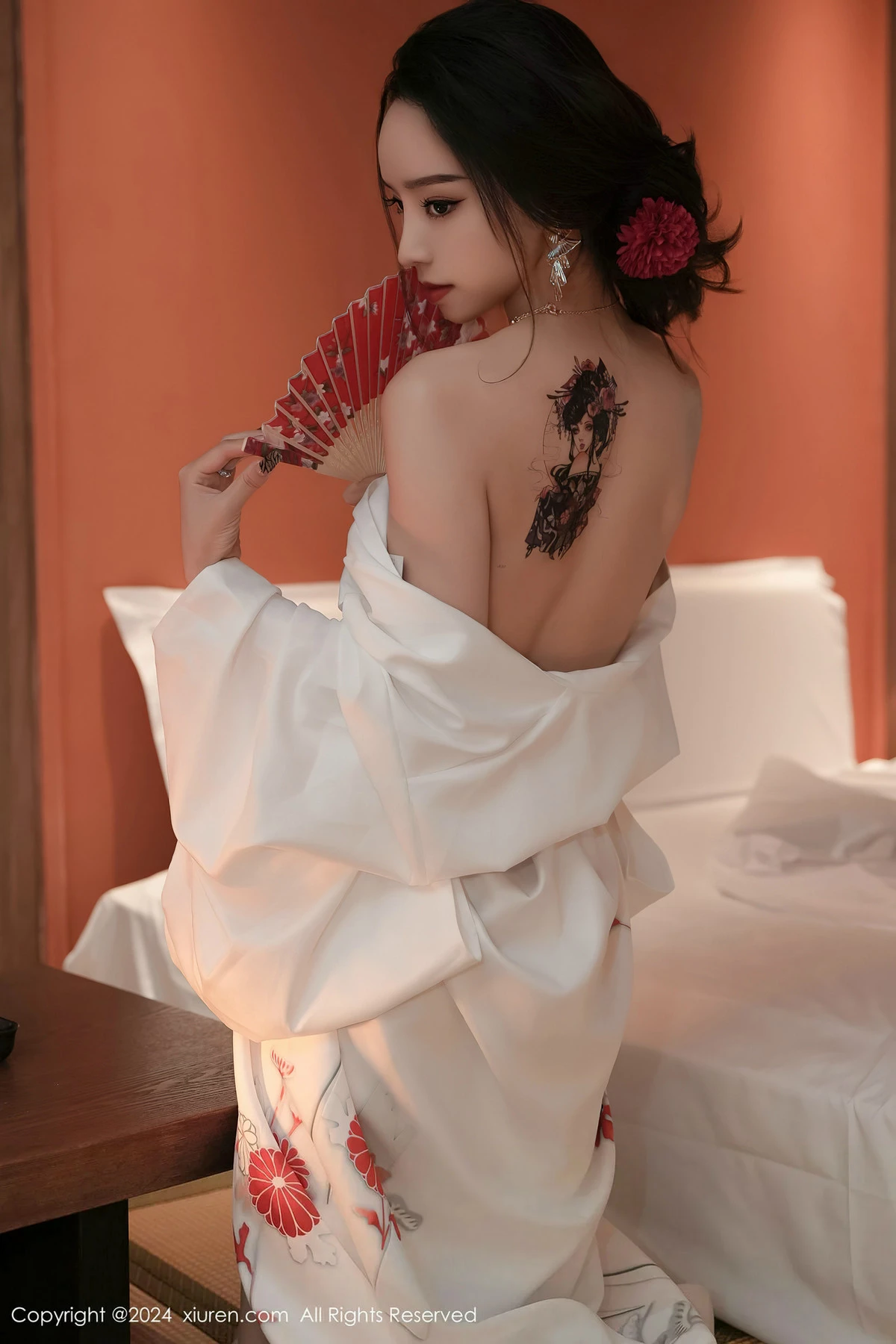 [[XiuRen秀人网]秀人网]No.8367_模特苏曼兮宾馆场景性感白色日系和服半撩秀翘臀美腿诱惑写真85P
