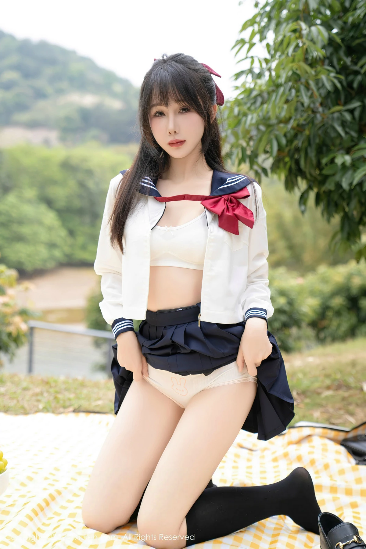 [[XiuRen秀人网]秀人网]No.8365_模特波巧酱长白山旅拍性感学妹制服配黑丝袜秀曼妙身姿诱惑写真85P