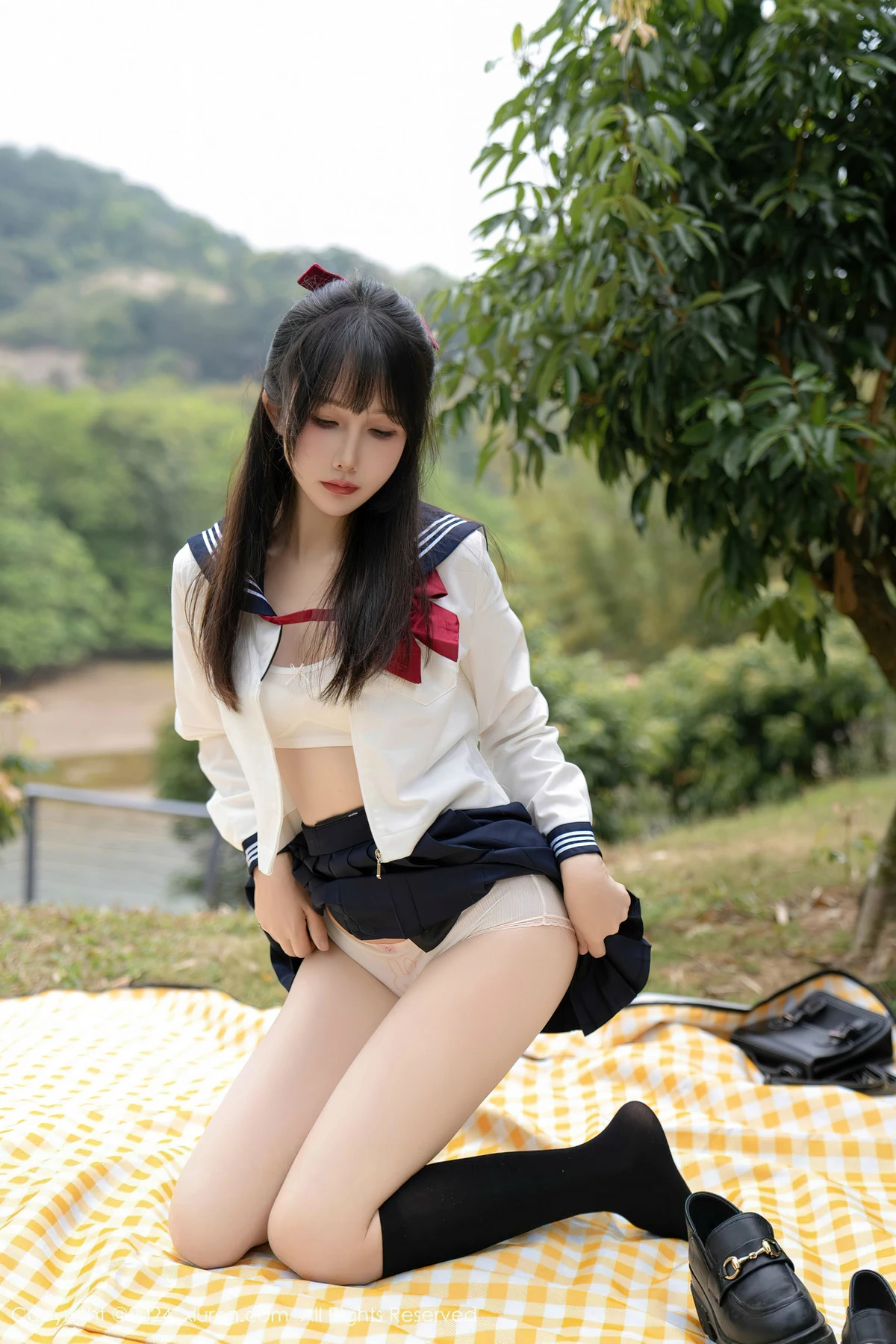 [[XiuRen秀人网]秀人网]No.8365_模特波巧酱长白山旅拍性感学妹制服配黑丝袜秀曼妙身姿诱惑写真85P