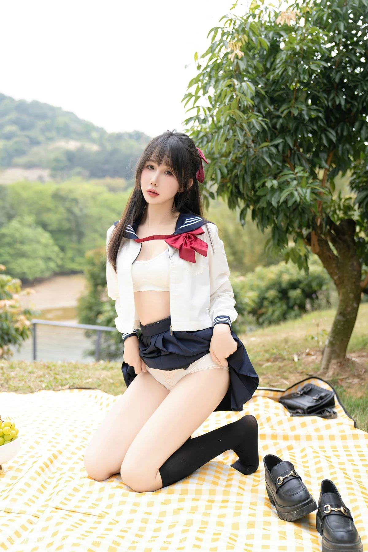 [[XiuRen秀人网]秀人网]No.8365_模特波巧酱长白山旅拍性感学妹制服配黑丝袜秀曼妙身姿诱惑写真85P