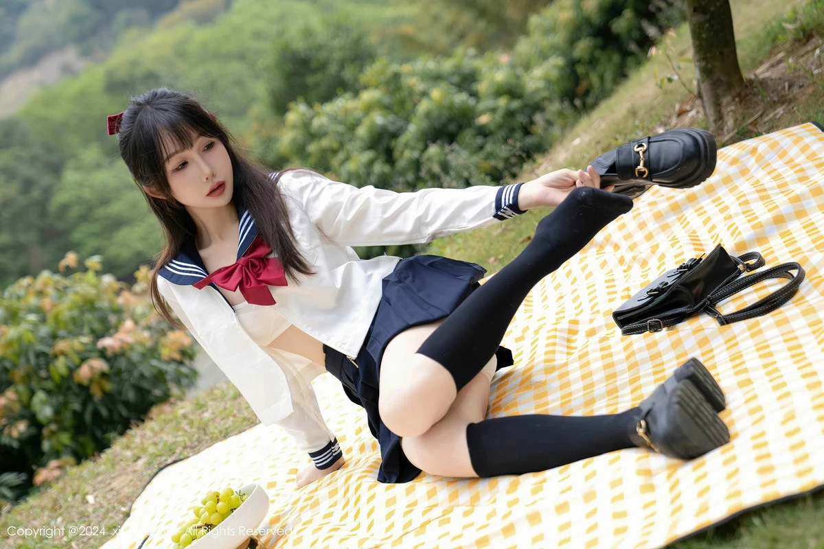 [[XiuRen秀人网]秀人网]No.8365_模特波巧酱长白山旅拍性感学妹制服配黑丝袜秀曼妙身姿诱惑写真85P