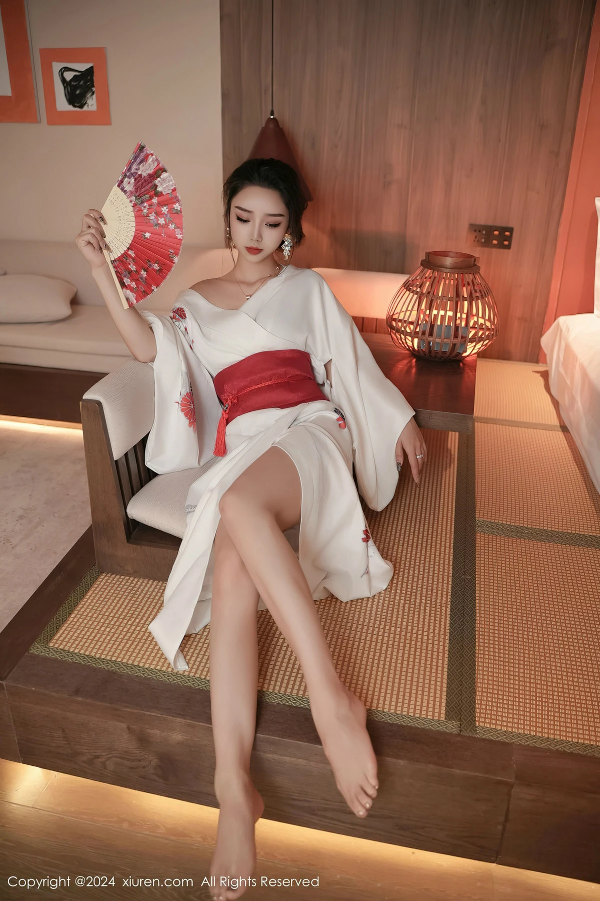 [[XiuRen秀人网]秀人网]No.8367_模特苏曼兮宾馆场景性感白色日系和服半撩秀翘臀美腿诱惑写真85P