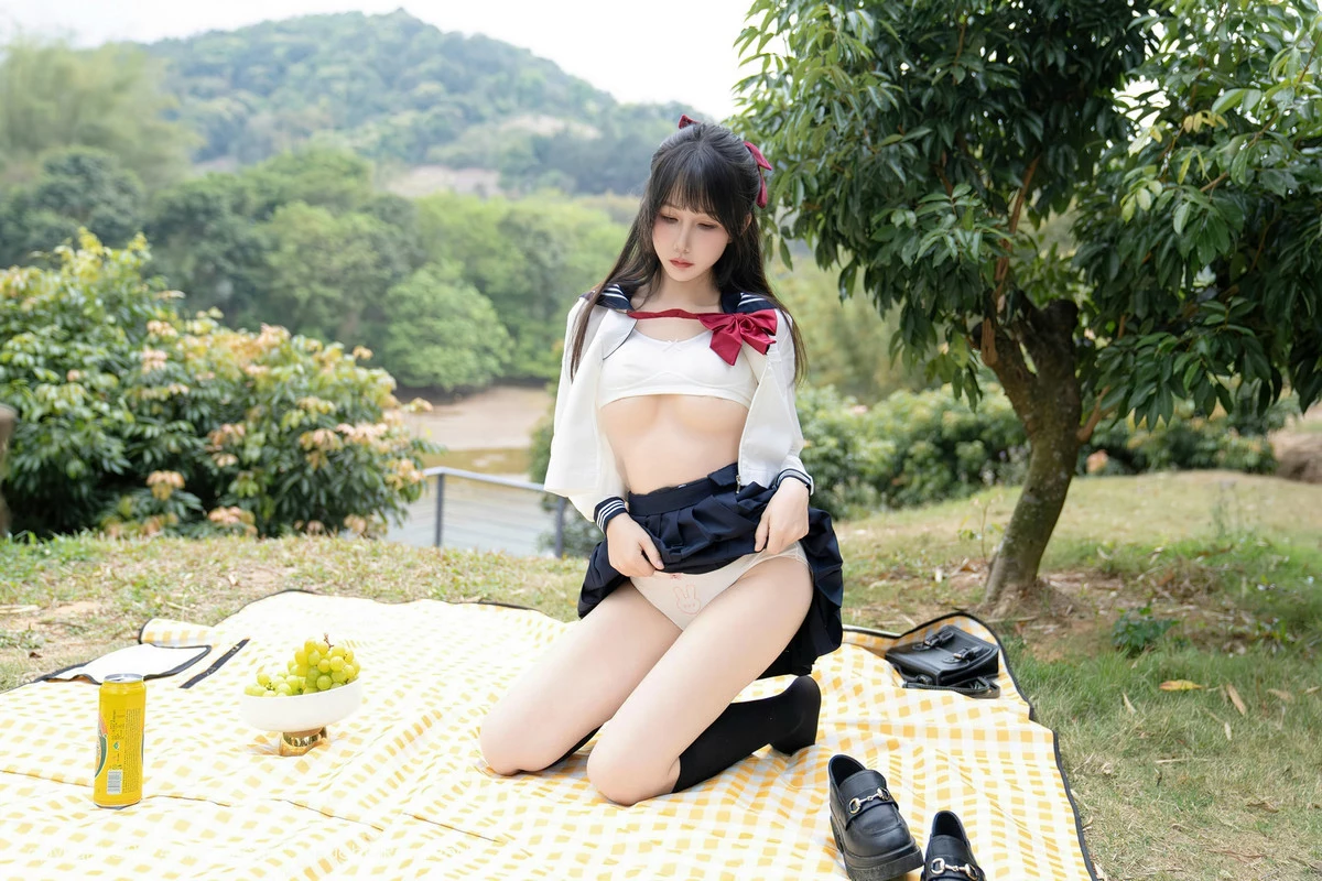 [[XiuRen秀人网]秀人网]No.8365_模特波巧酱长白山旅拍性感学妹制服配黑丝袜秀曼妙身姿诱惑写真85P